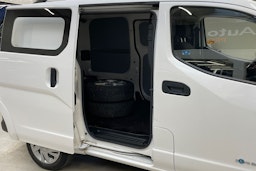 valkoinen Nissan e-NV200 2018 kuva 13.