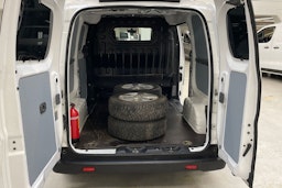 valkoinen Nissan e-NV200 2018 kuva 14.