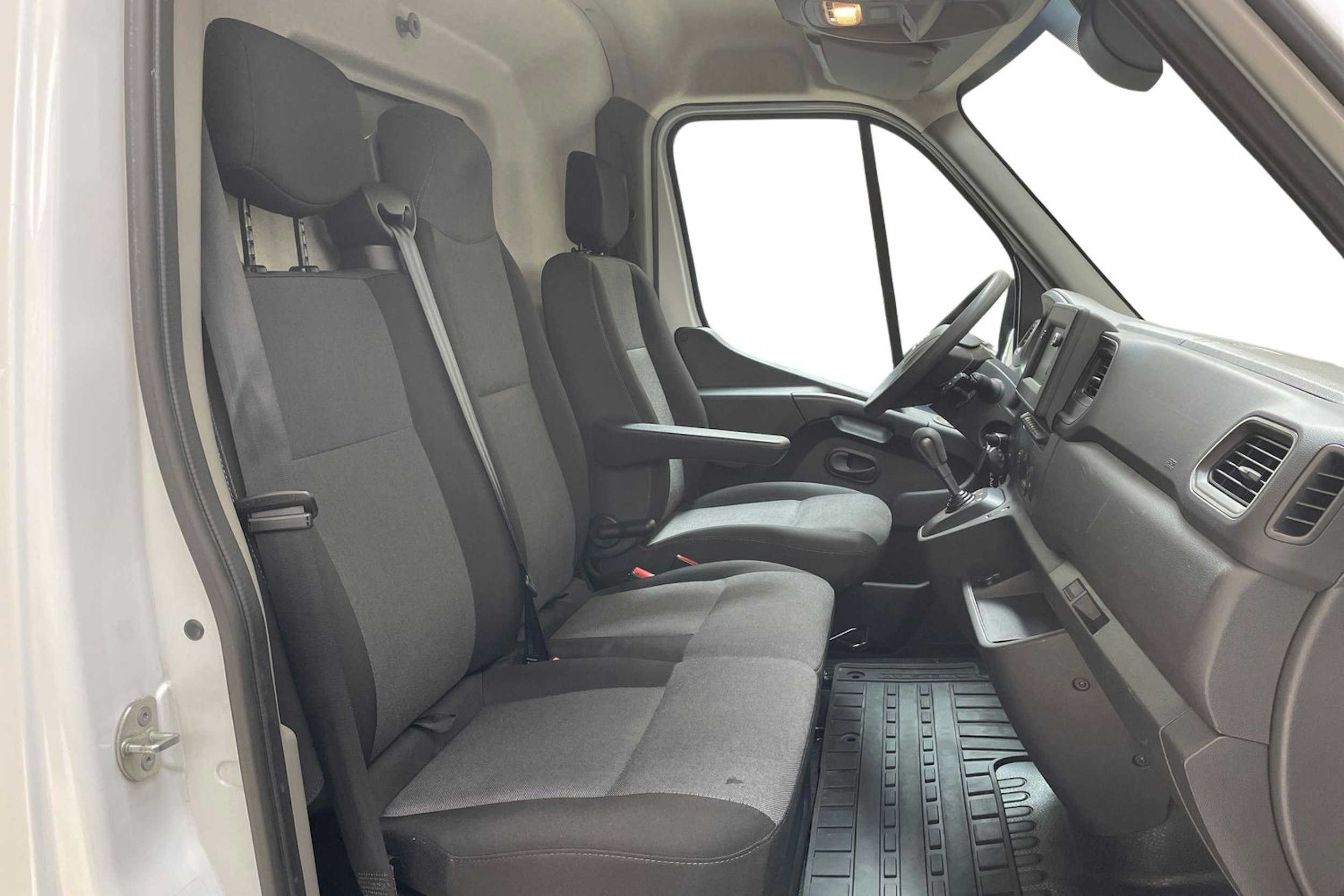 valkoinen Nissan Interstar 2023 kuva 10.