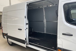valkoinen Nissan Interstar 2023 kuva 13.