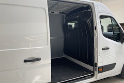 valkoinen Nissan Interstar 2023 kuva 14.