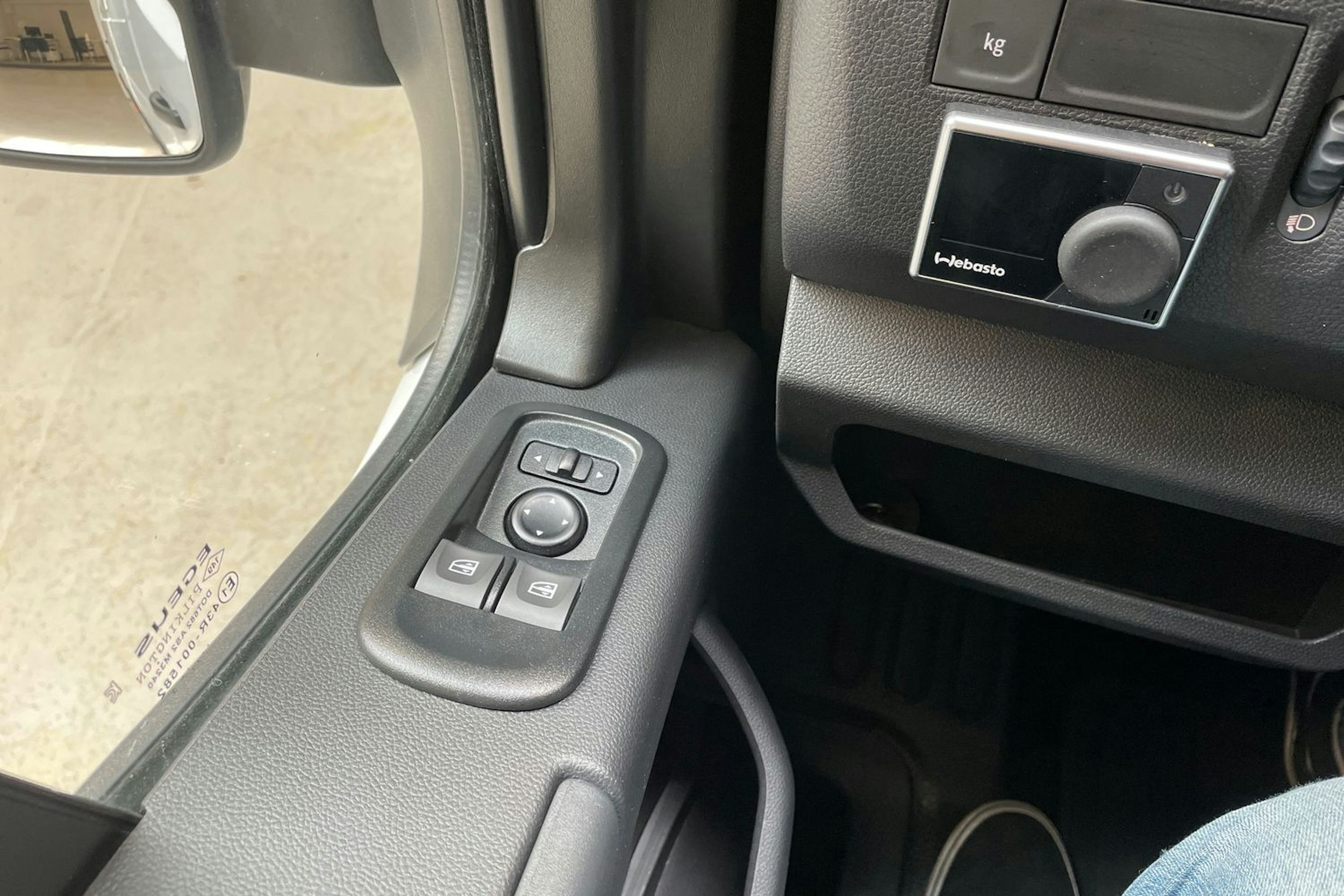valkoinen Nissan Interstar 2023 kuva 18.