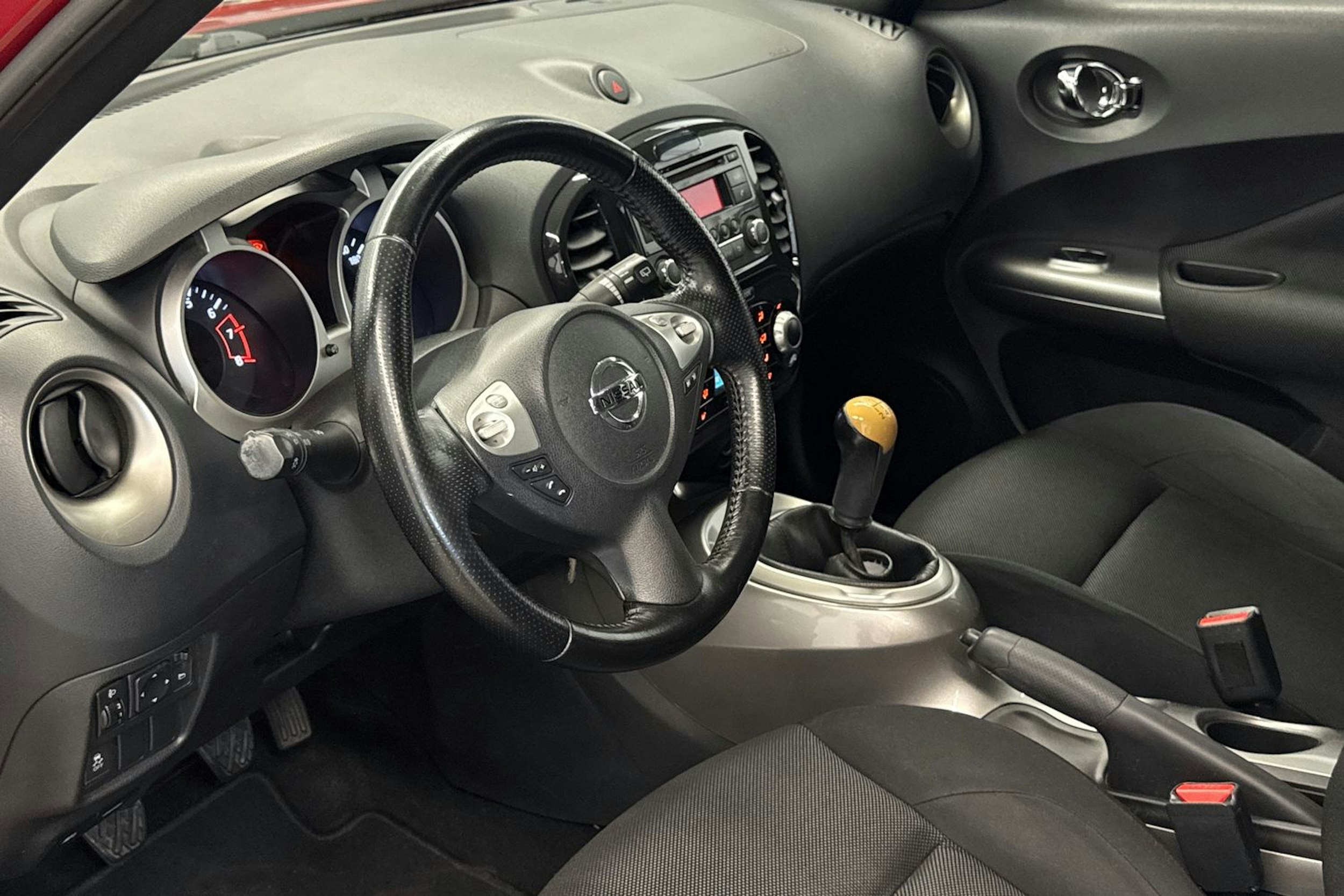 punainen Nissan Juke 2010 kuva 7.