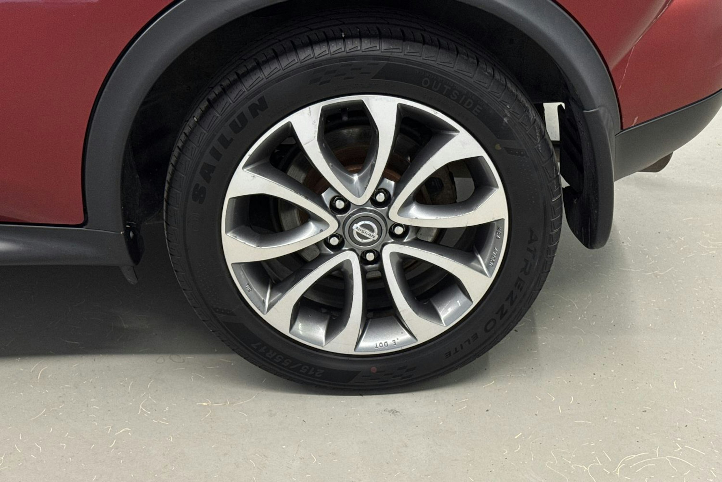 punainen Nissan Juke 2010 kuva 13.