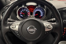 punainen Nissan Juke 2010 kuva 14.