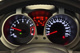punainen Nissan Juke 2010 kuva 15.
