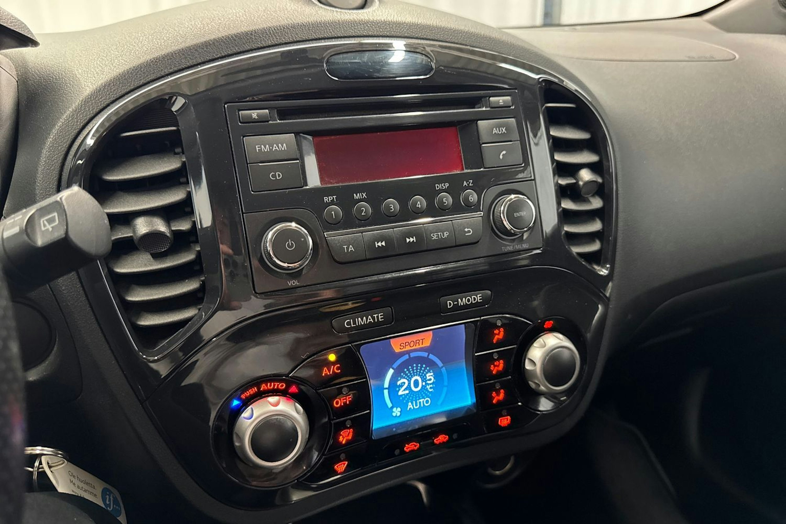 punainen Nissan Juke 2010 kuva 19.