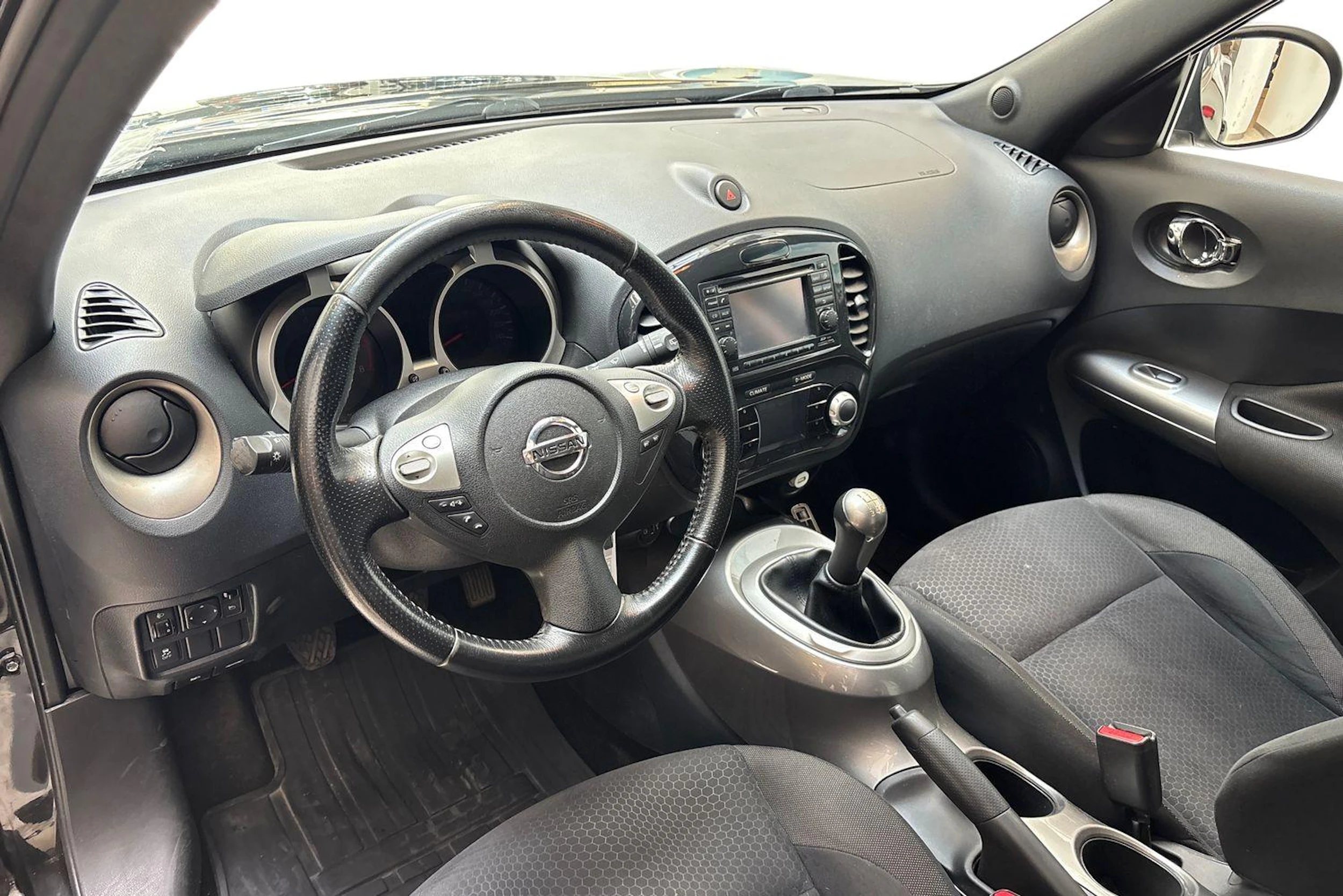musta Nissan Juke 2011 kuva 8.