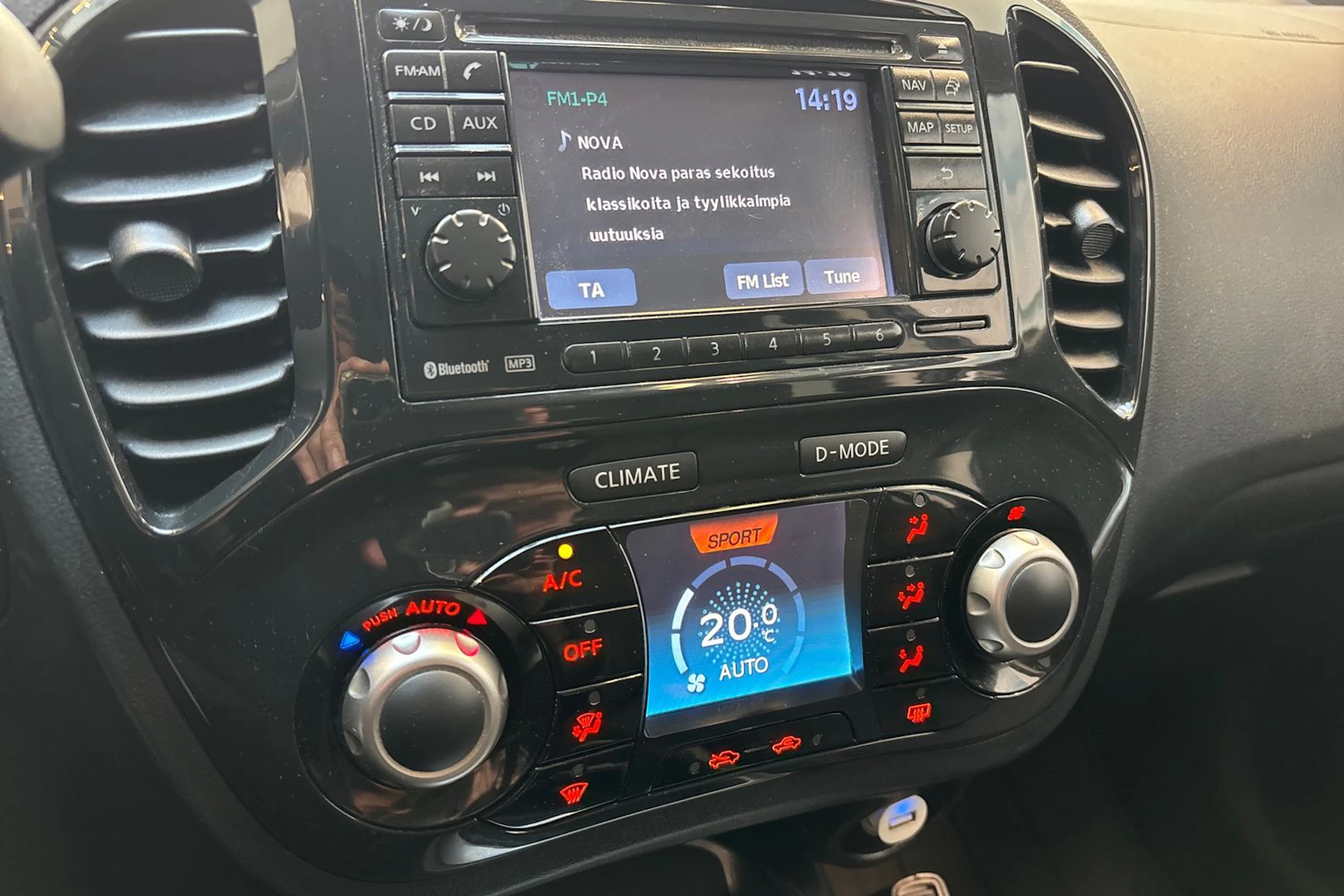 musta Nissan Juke 2011 kuva 23.