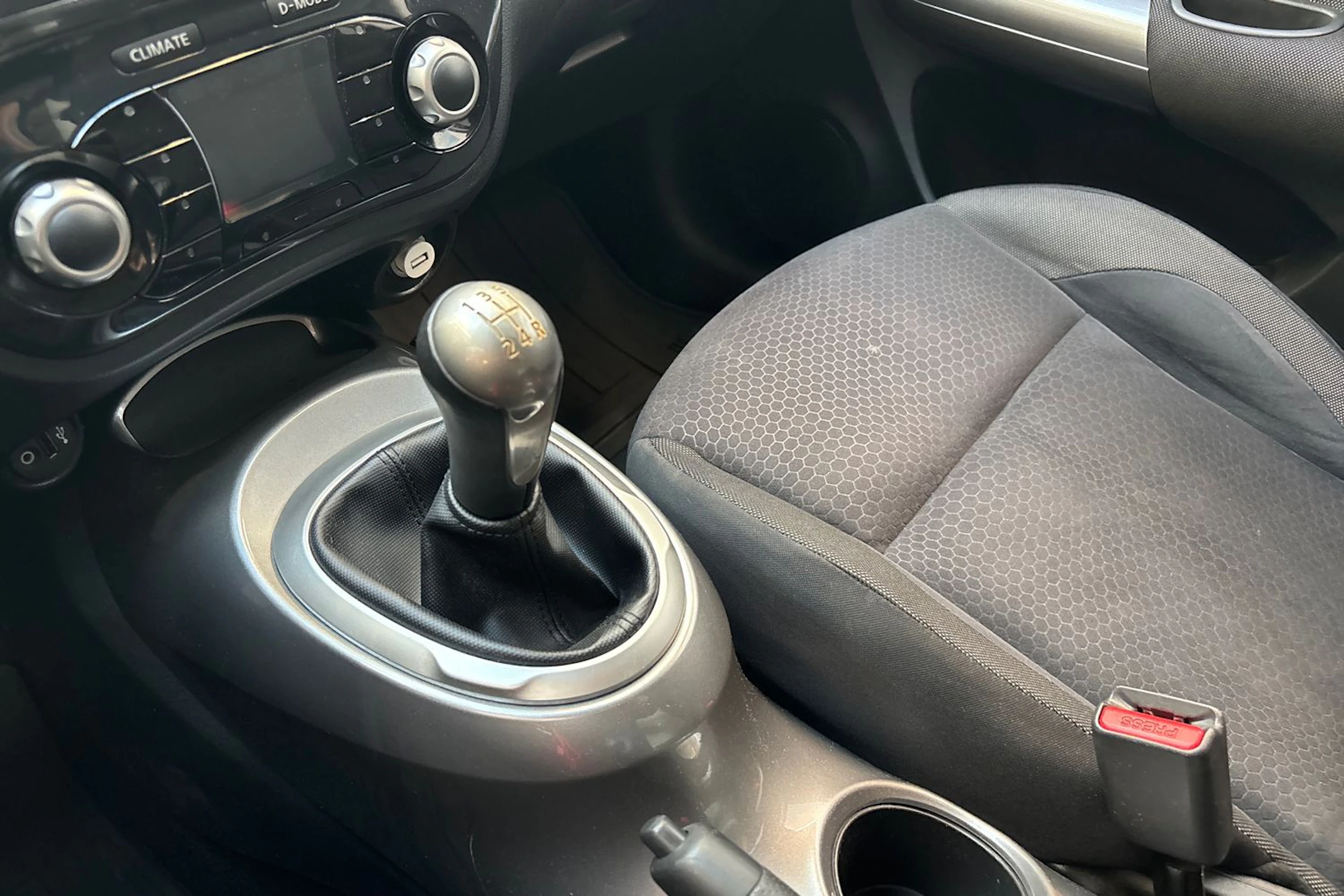 musta Nissan Juke 2011 kuva 24.