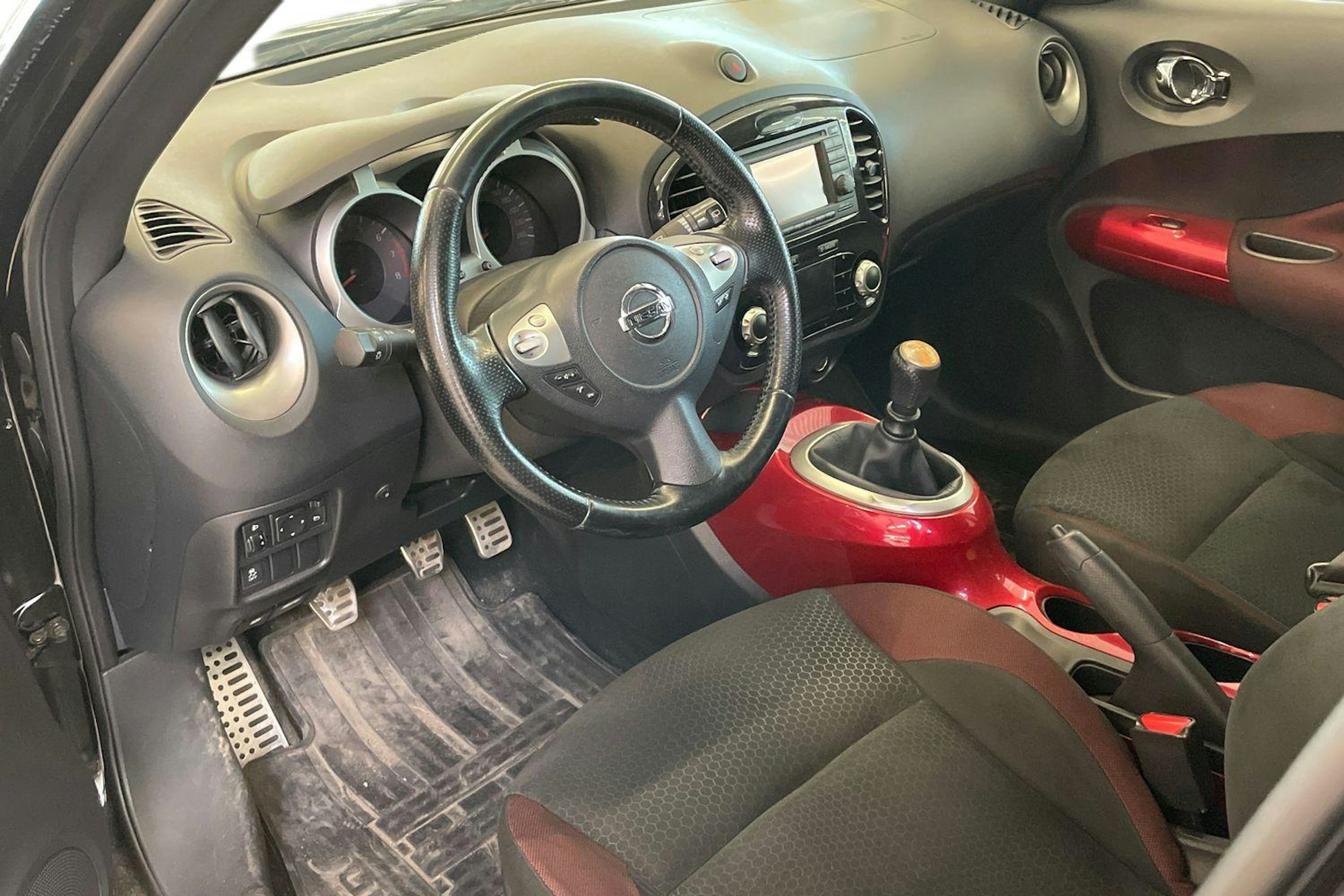 musta Nissan Juke 2011 kuva 3.