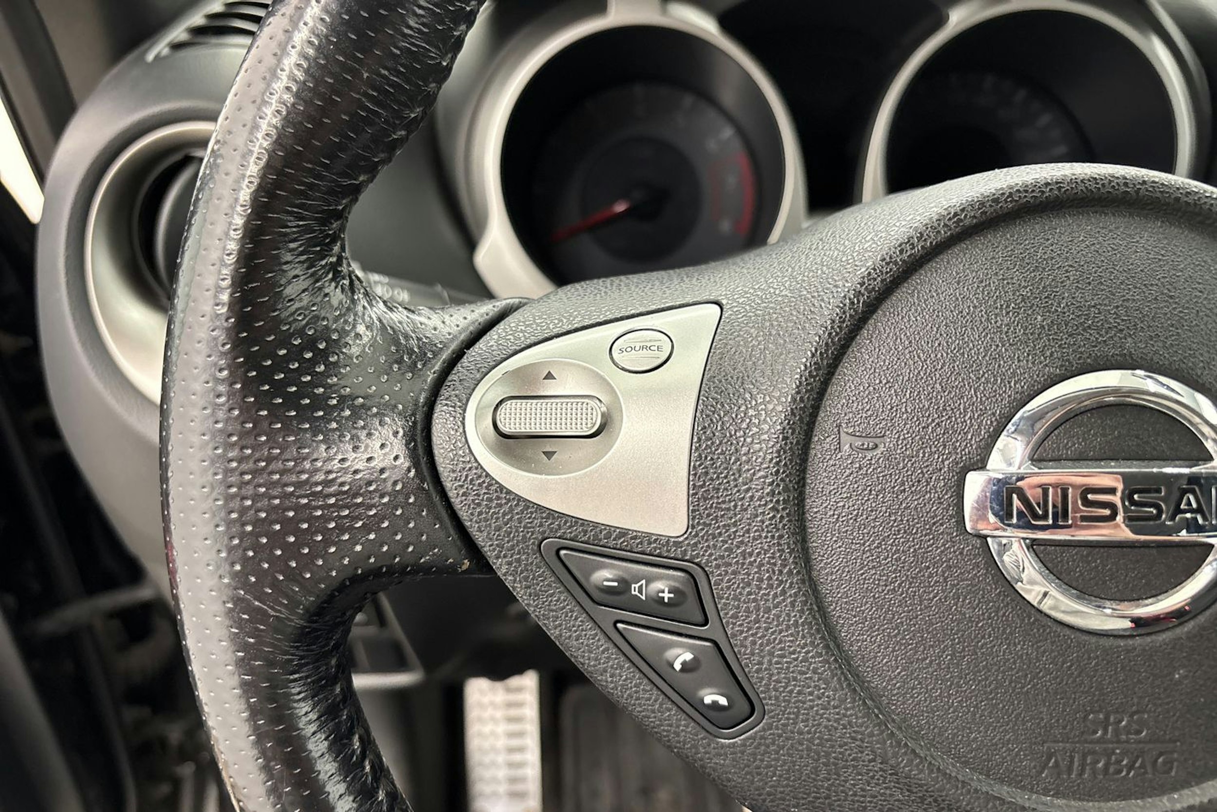 Musta Nissan Juke 2011 kuva 16.