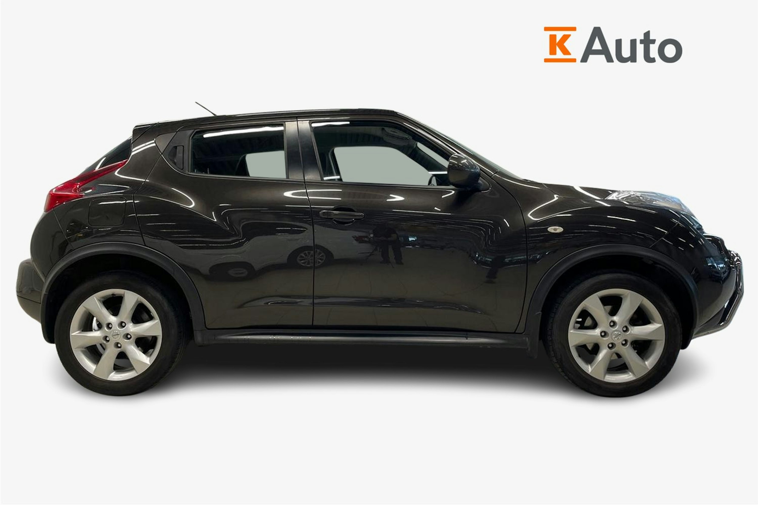 Ruskea (beige) Nissan Juke 2011 kuva 6.