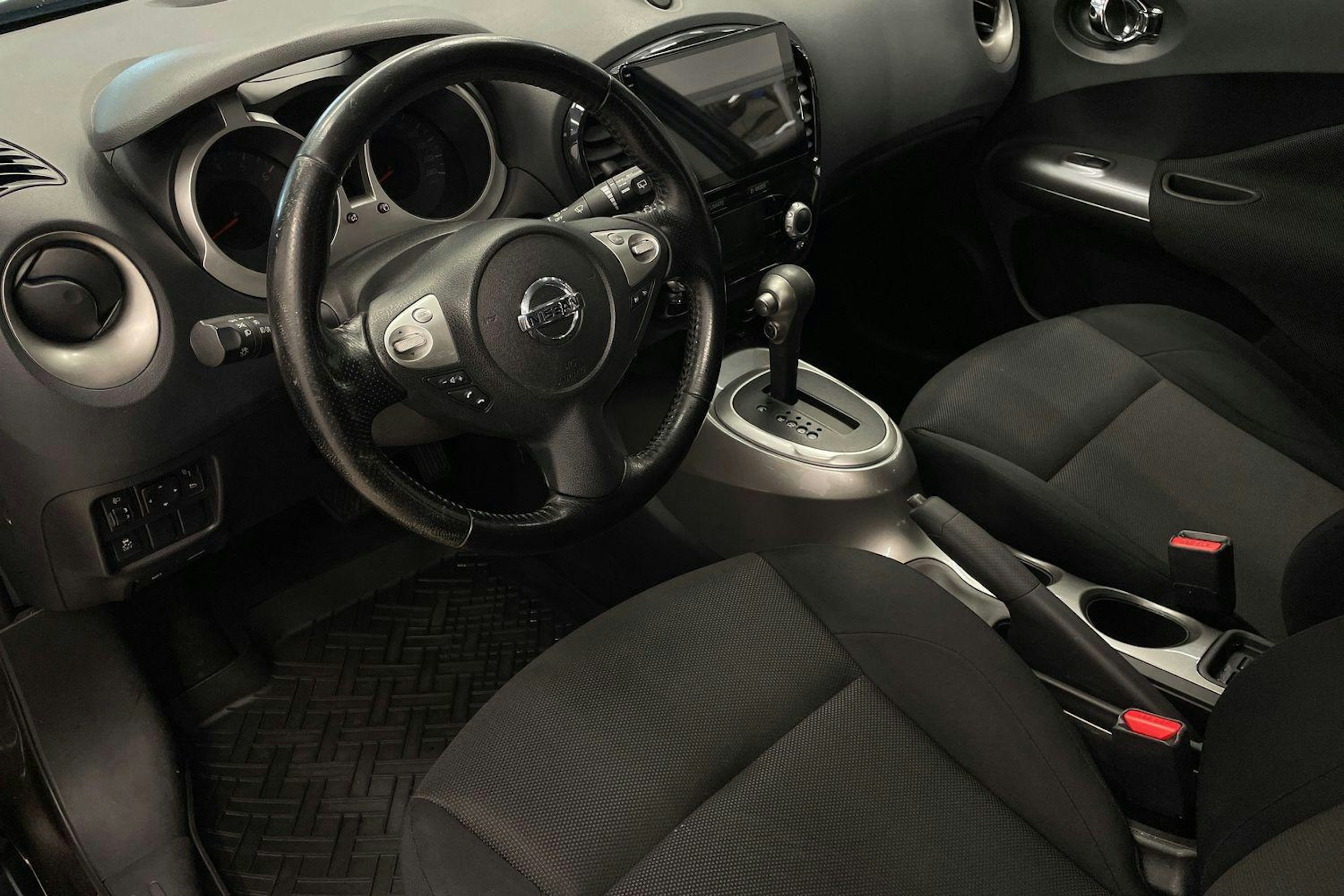 Ruskea (beige) Nissan Juke 2011 kuva 7.