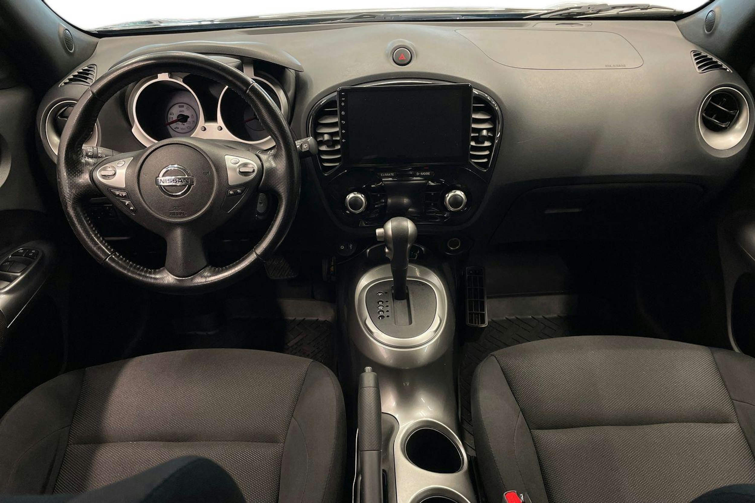 Ruskea (beige) Nissan Juke 2011 kuva 9.