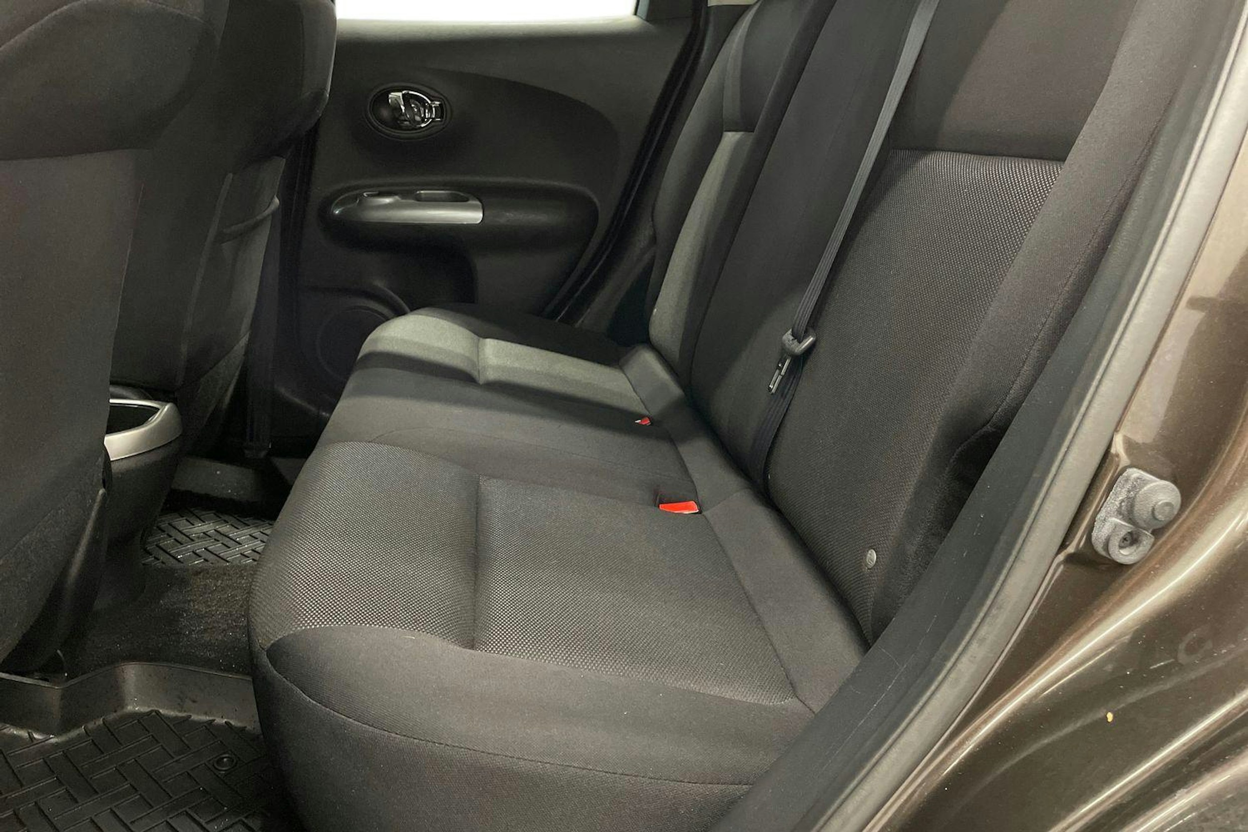 Ruskea (beige) Nissan Juke 2011 kuva 10.