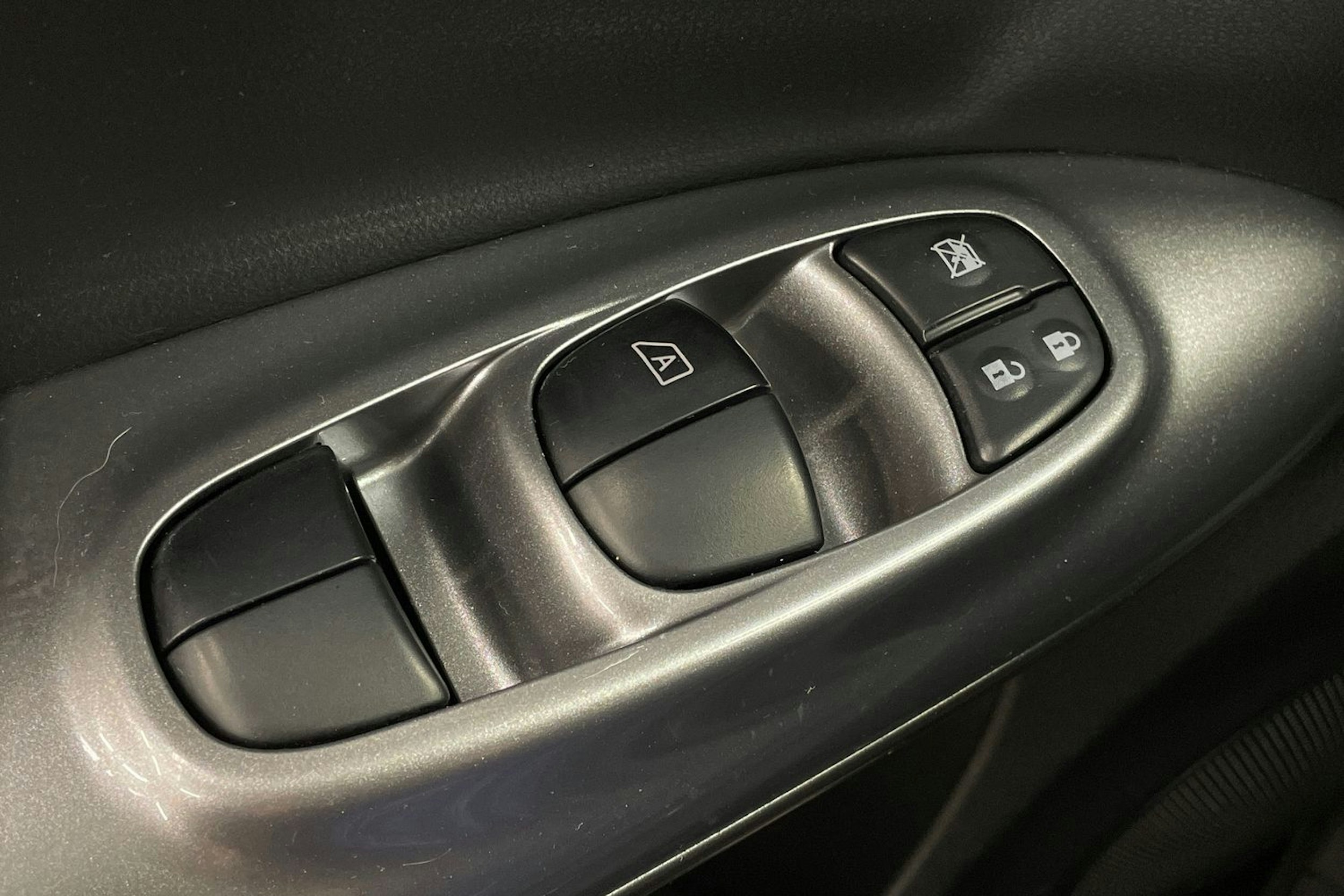Ruskea (beige) Nissan Juke 2011 kuva 14.