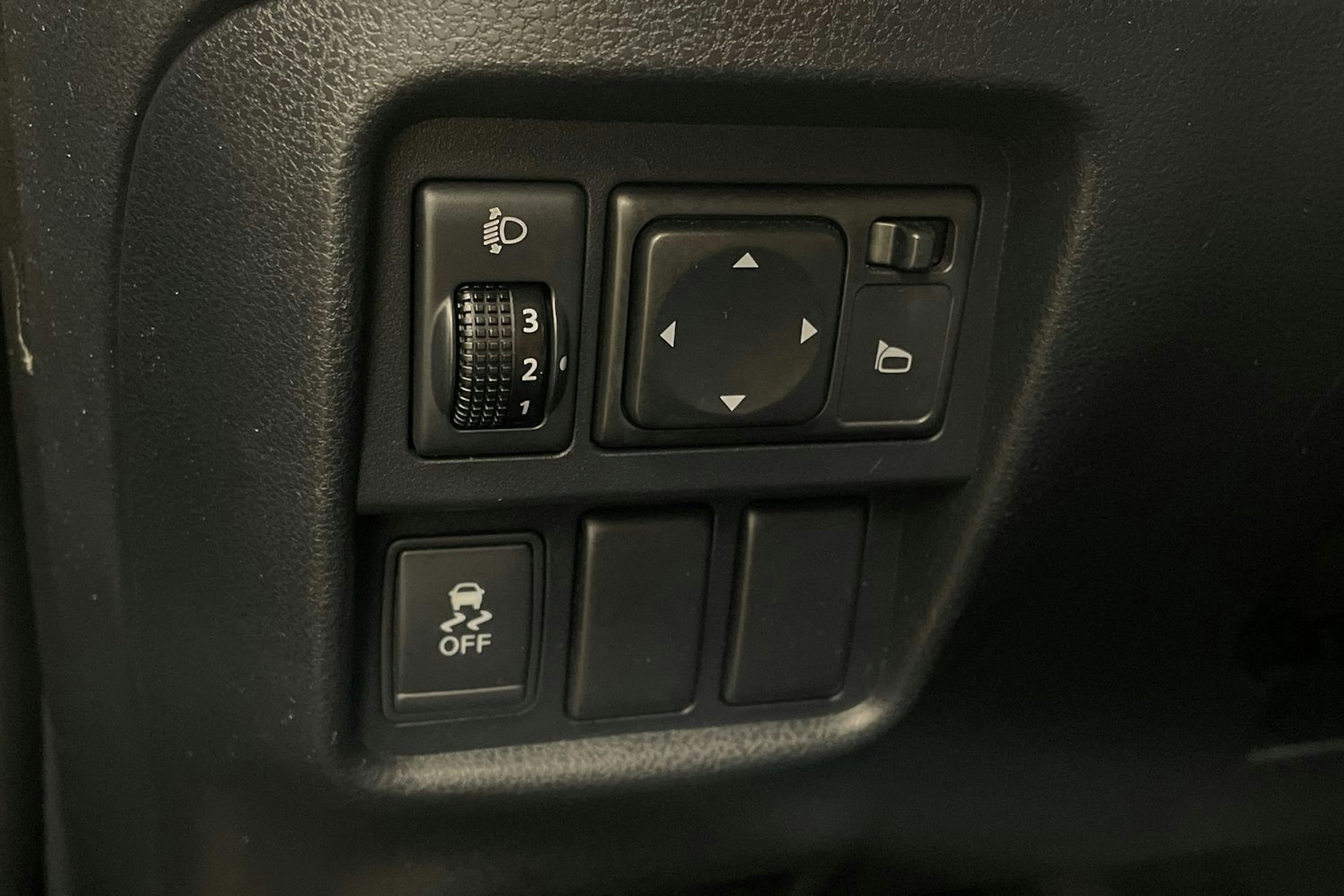 Ruskea (beige) Nissan Juke 2011 kuva 15.