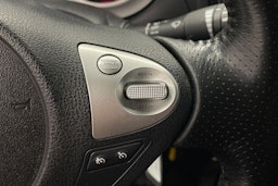 Ruskea (beige) Nissan Juke 2011 kuva 18.