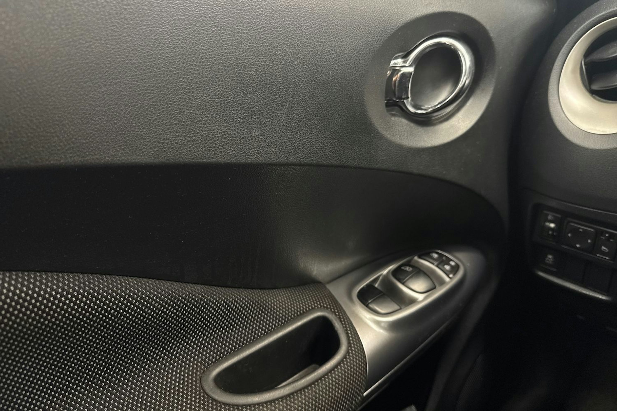 Musta Nissan Juke 2011 kuva 18.