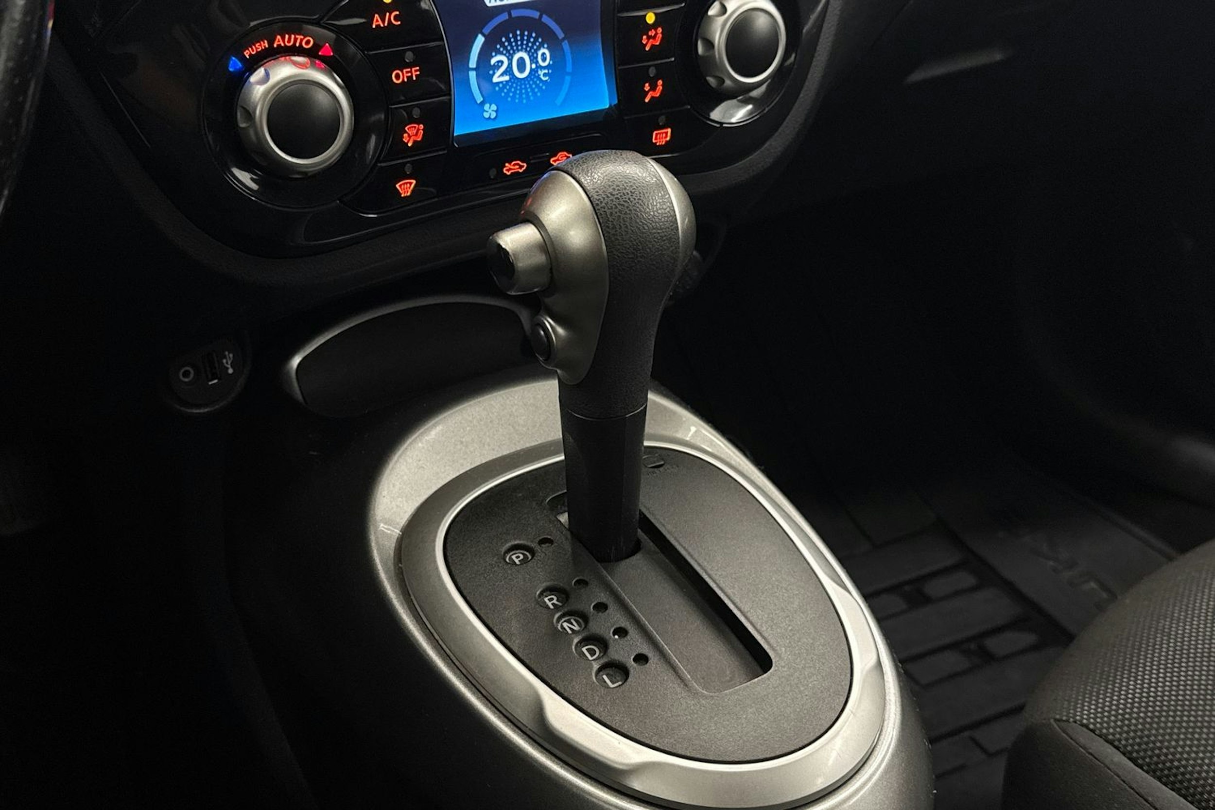 Musta Nissan Juke 2011 kuva 19.