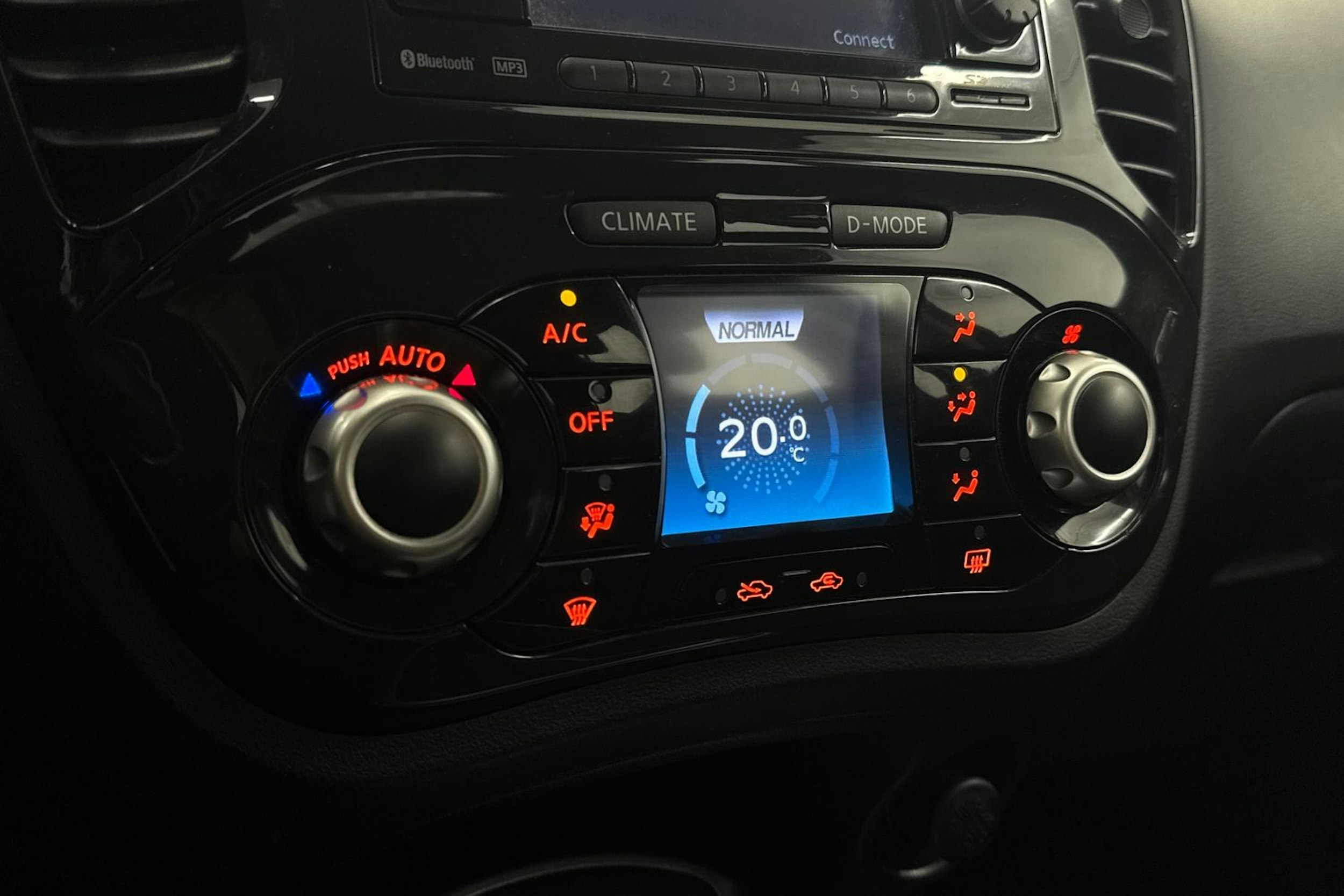 Musta Nissan Juke 2011 kuva 21.