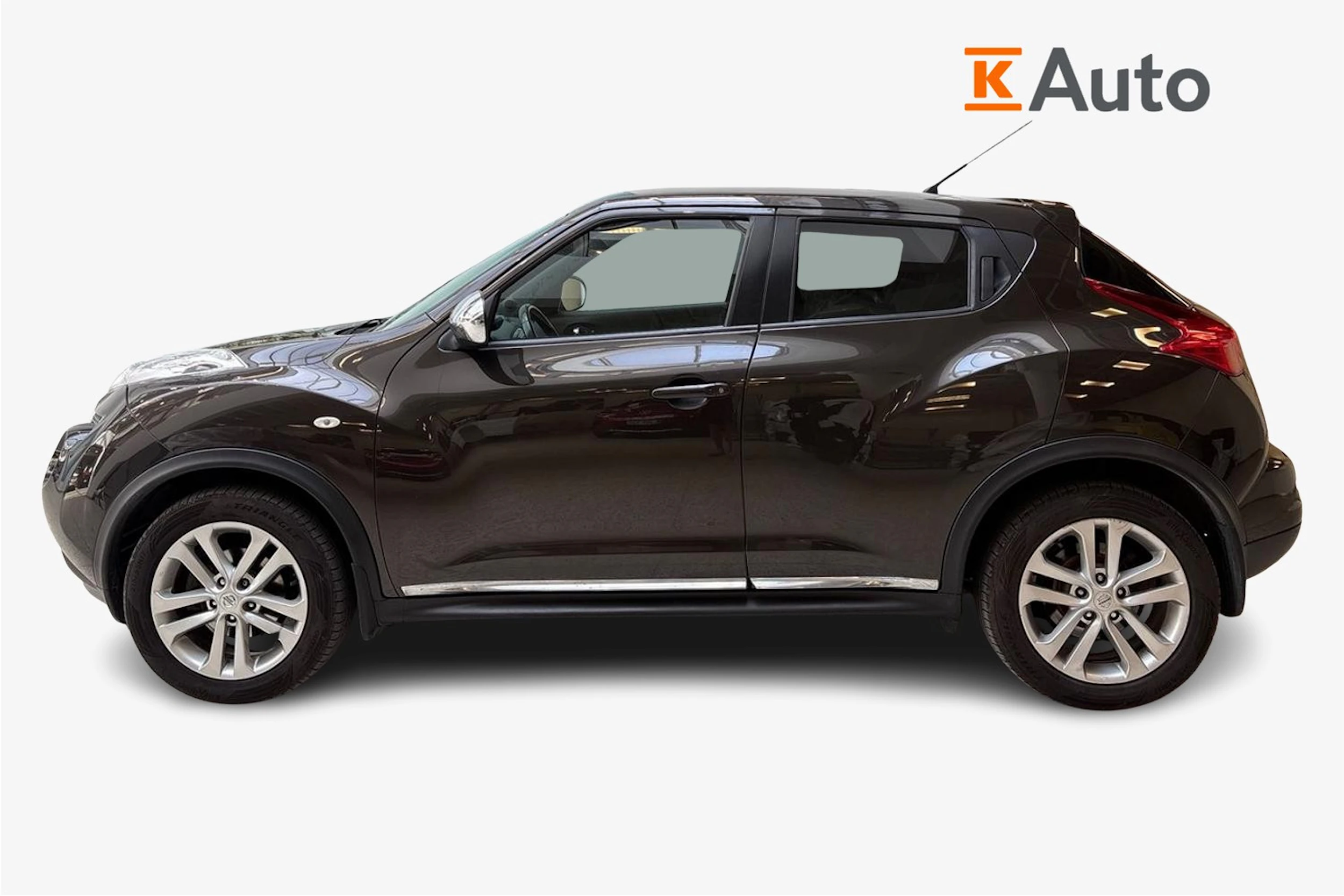 Ruskea (beige) Nissan Juke 2012 kuva 5.
