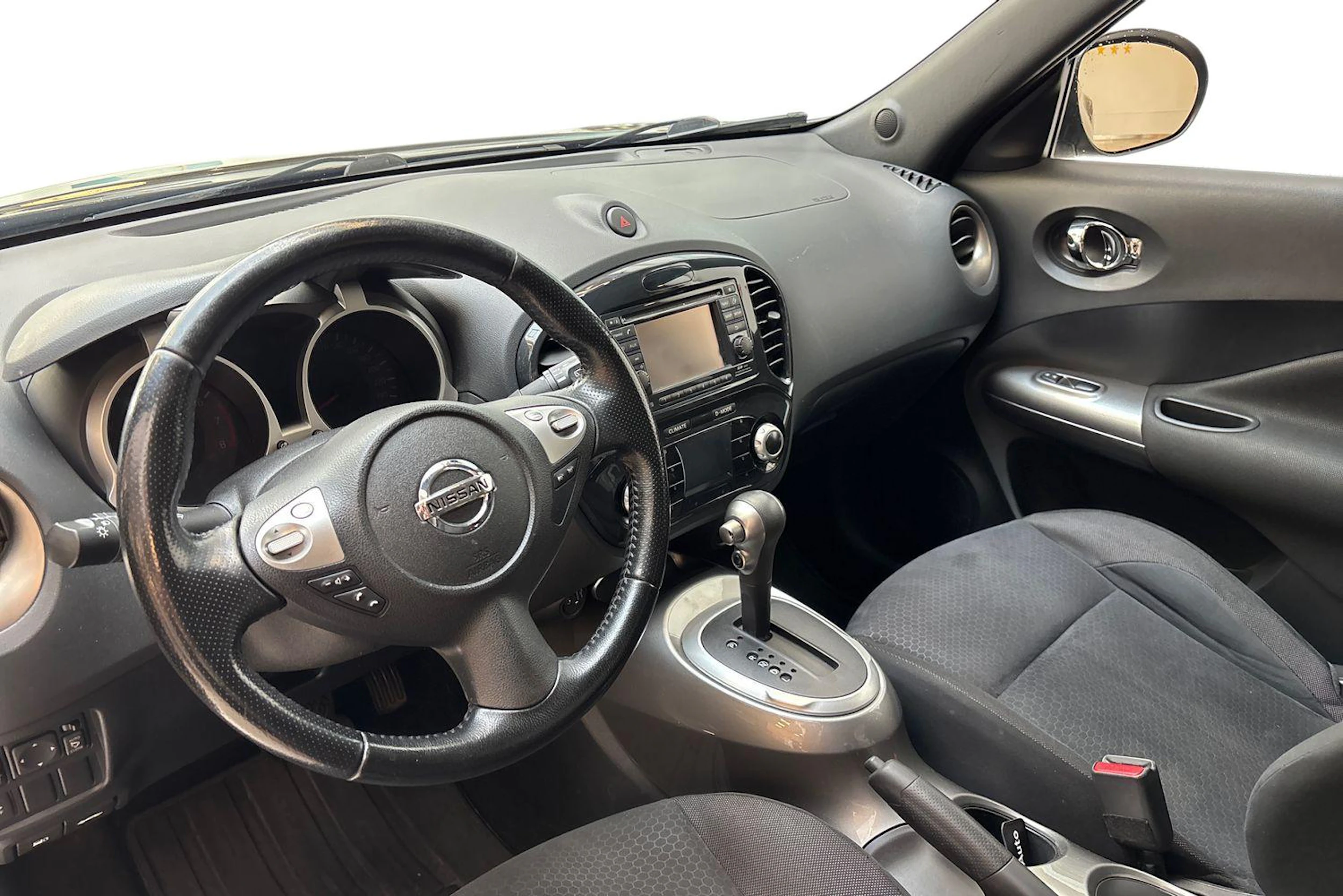 Ruskea (beige) Nissan Juke 2012 kuva 6.