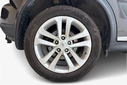 Ruskea (beige) Nissan Juke 2012 kuva 9.
