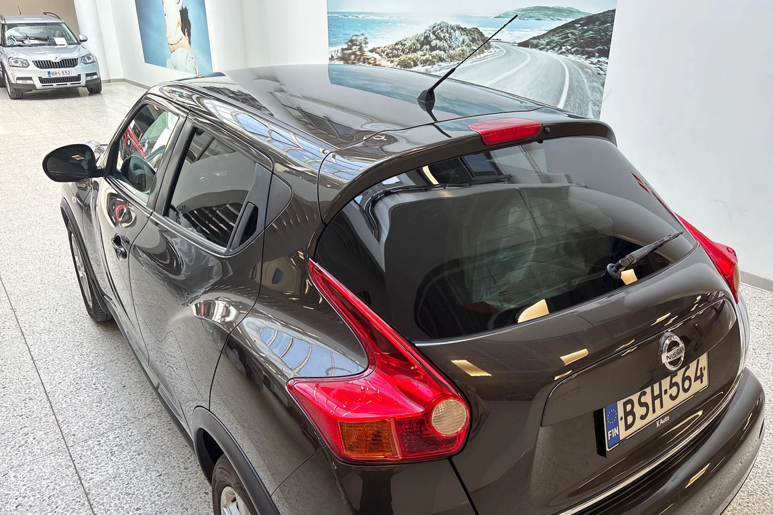 Ruskea (beige) Nissan Juke 2012 kuva 11.