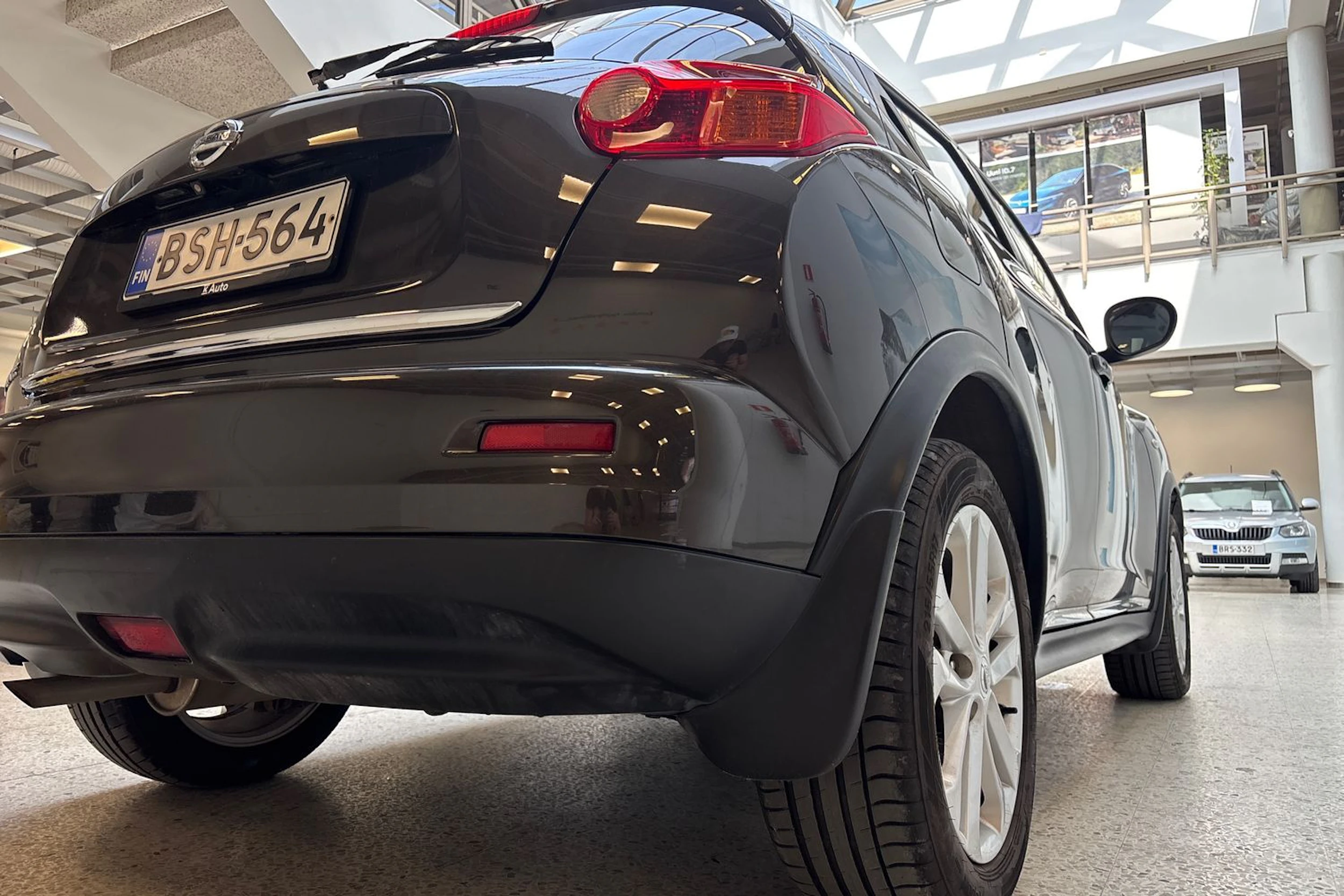 Ruskea (beige) Nissan Juke 2012 kuva 14.