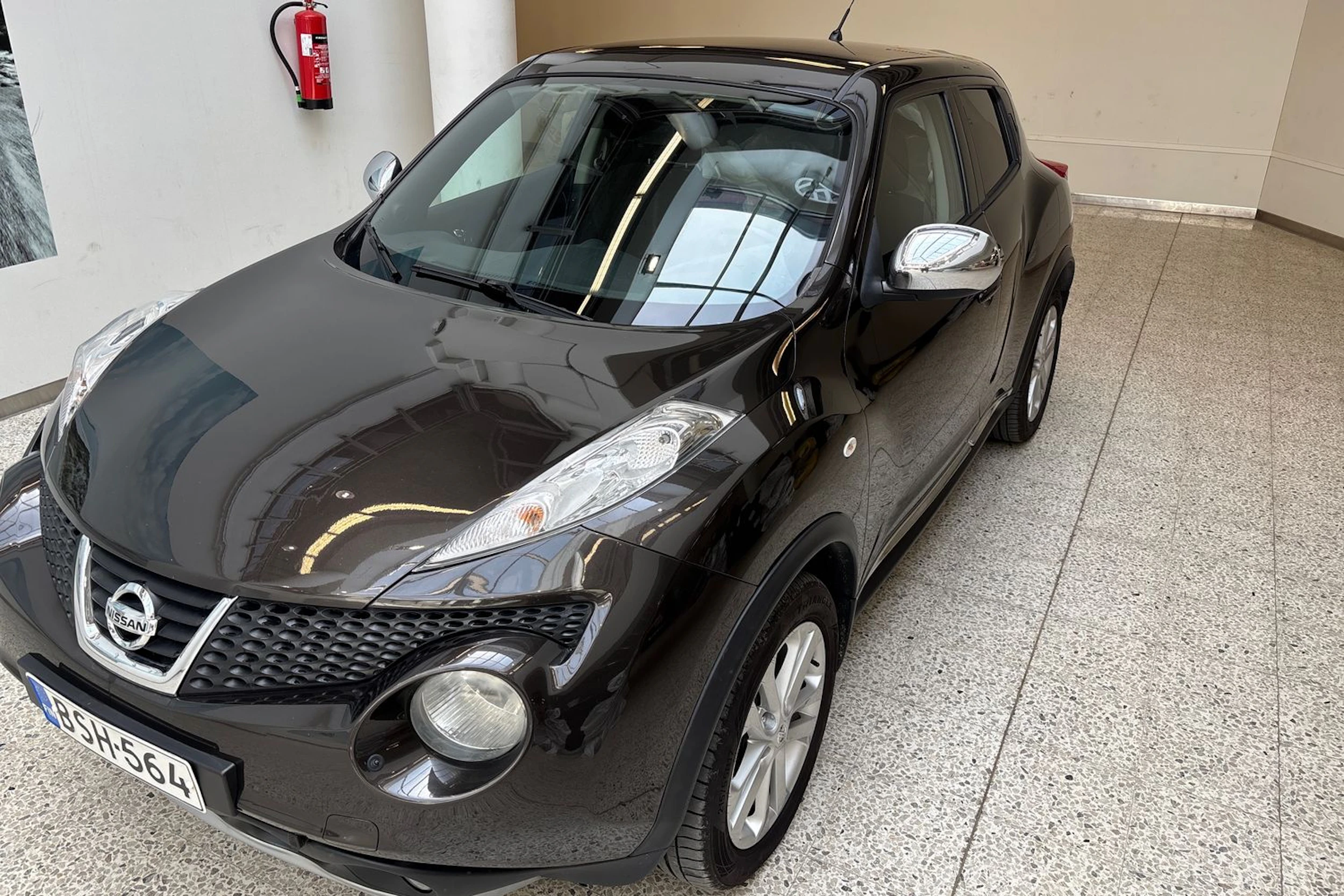 Ruskea (beige) Nissan Juke 2012 kuva 17.