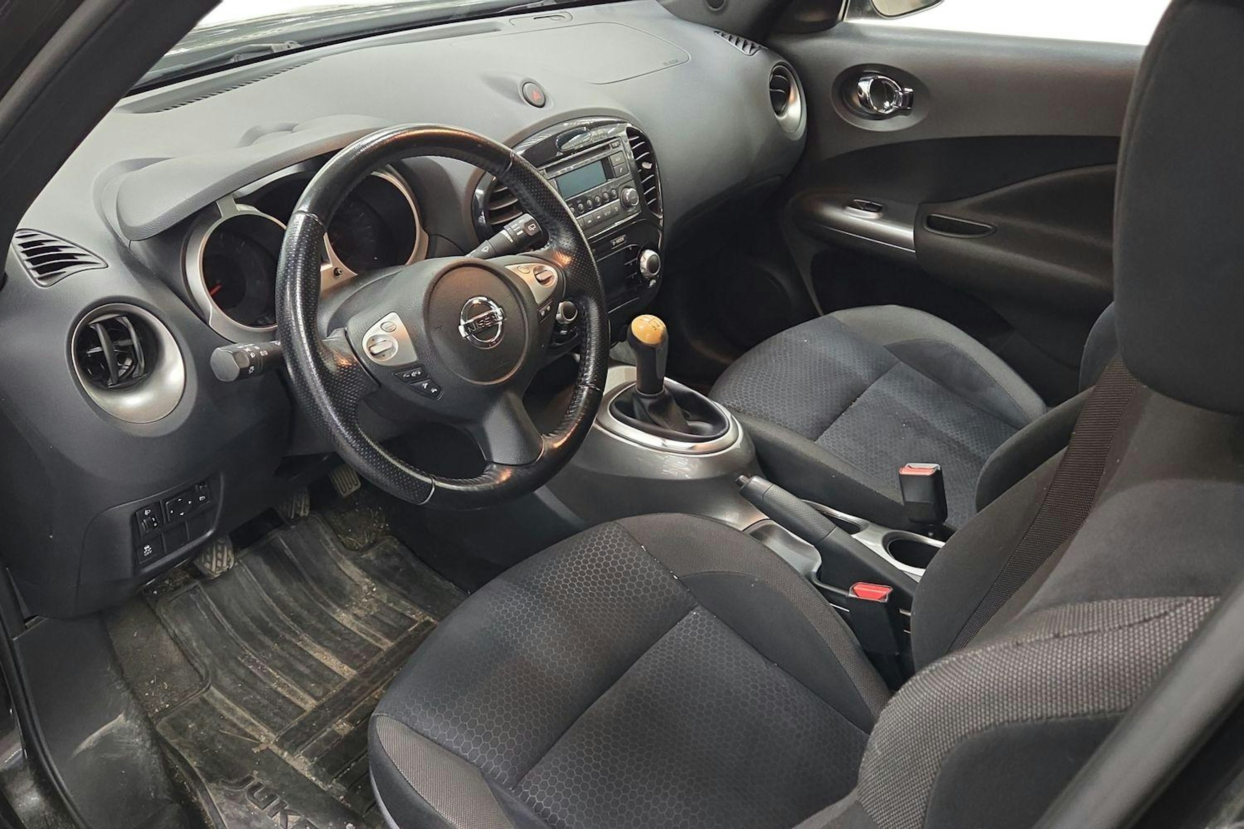 musta Nissan Juke 2012 kuva 3.