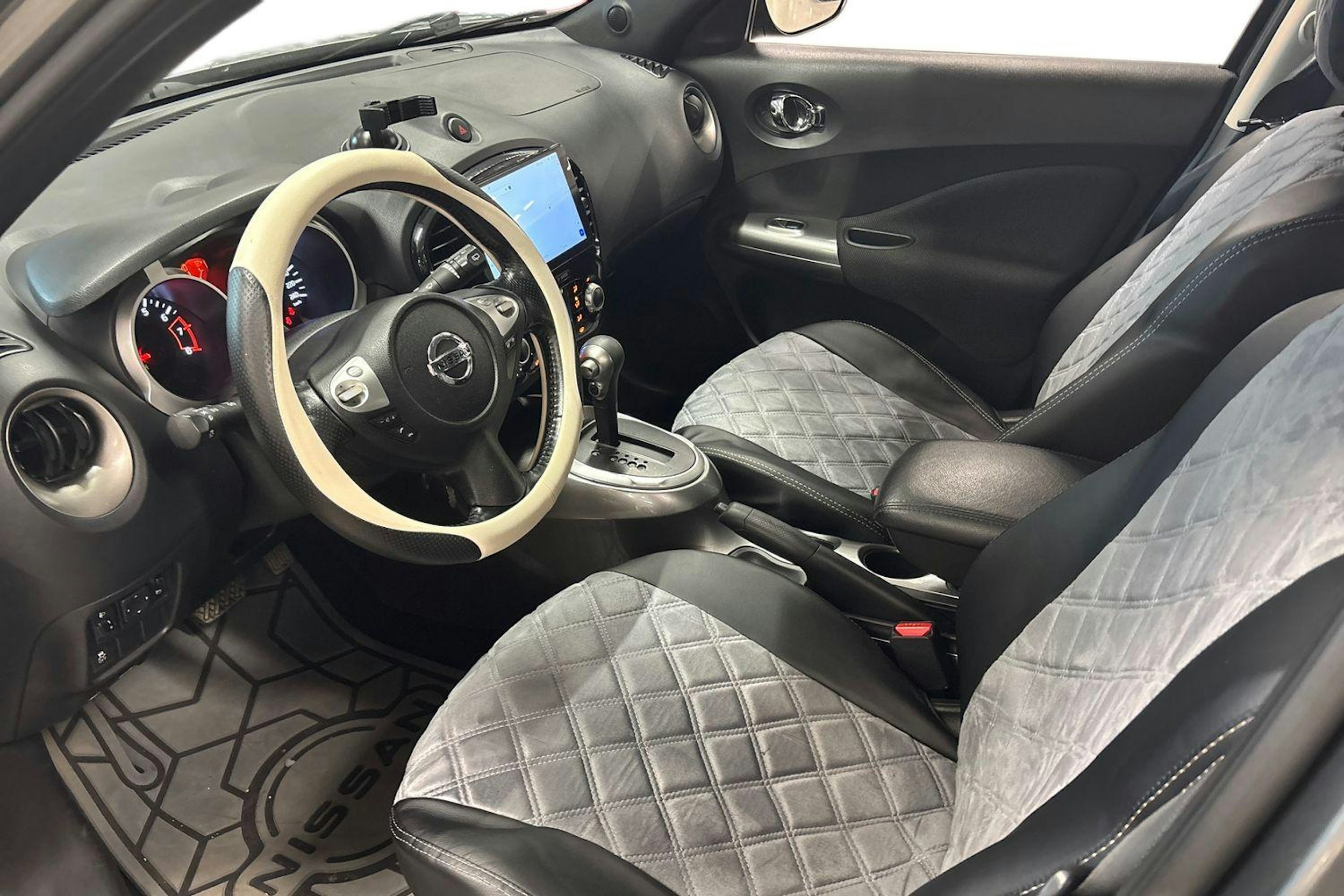 harmaa Nissan Juke 2012 kuva 3.