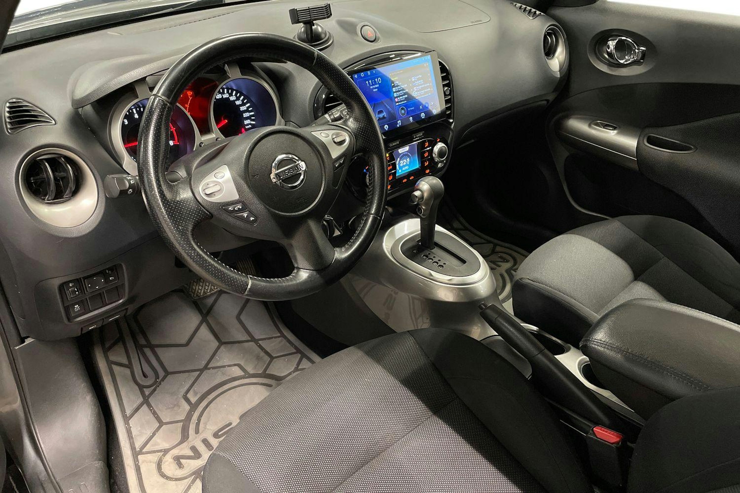 harmaa Nissan Juke 2012 kuva 6.
