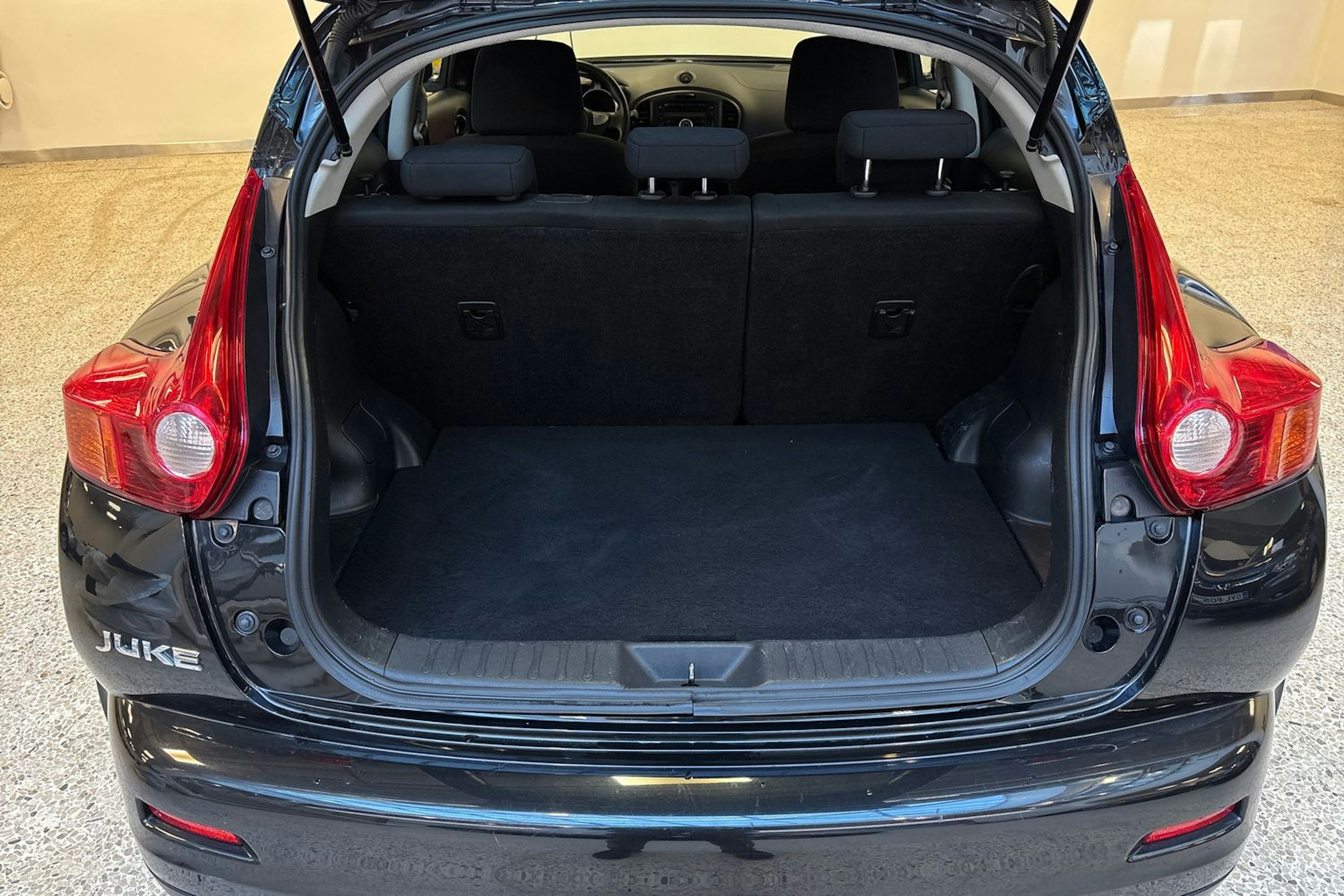 musta Nissan Juke 2013 kuva 15.