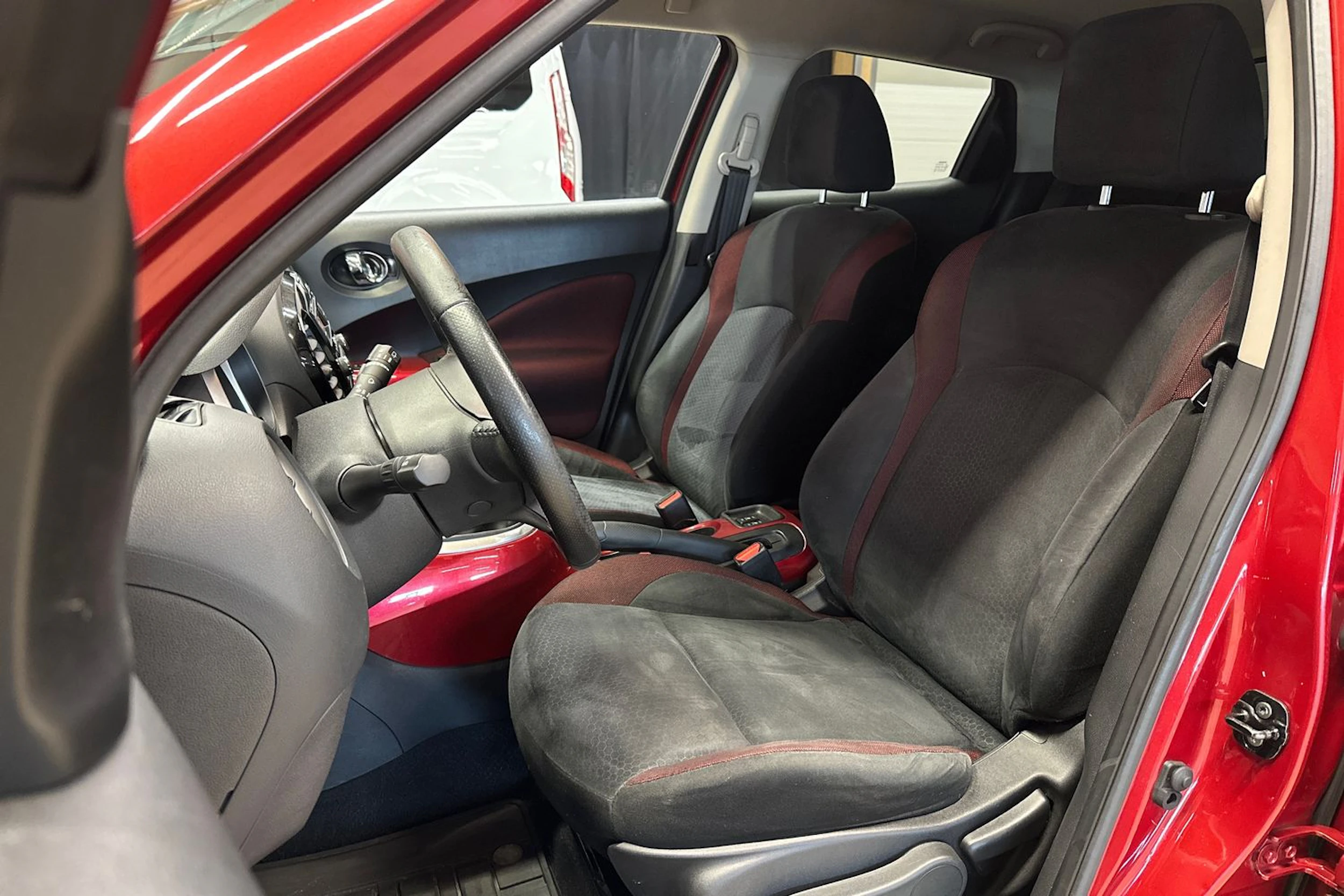punainen Nissan Juke 2014 kuva 12.