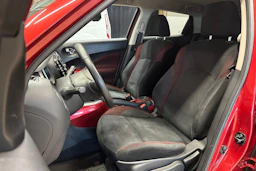 punainen Nissan Juke 2014 kuva 12.