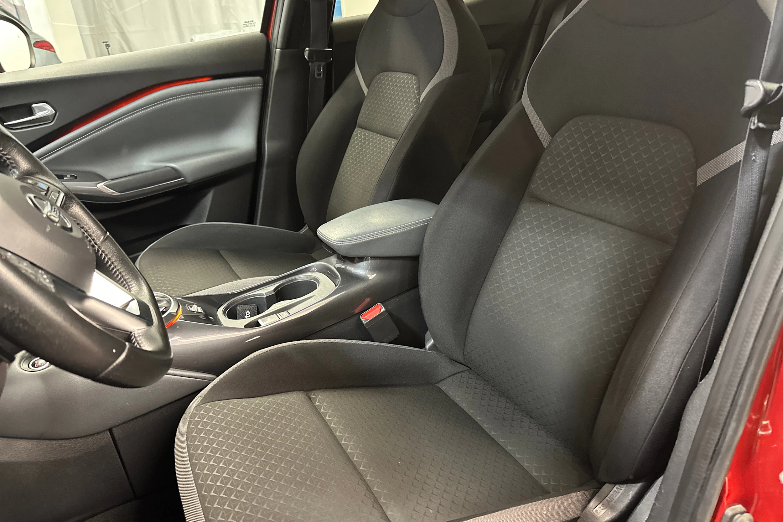 punainen Nissan Juke 2020 kuva 11.