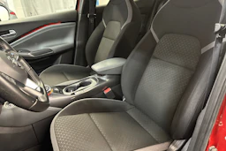 punainen Nissan Juke 2020 kuva 11.