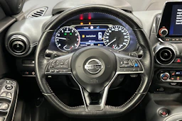 punainen Nissan Juke 2020 kuva 12.