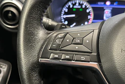 punainen Nissan Juke 2020 kuva 14.