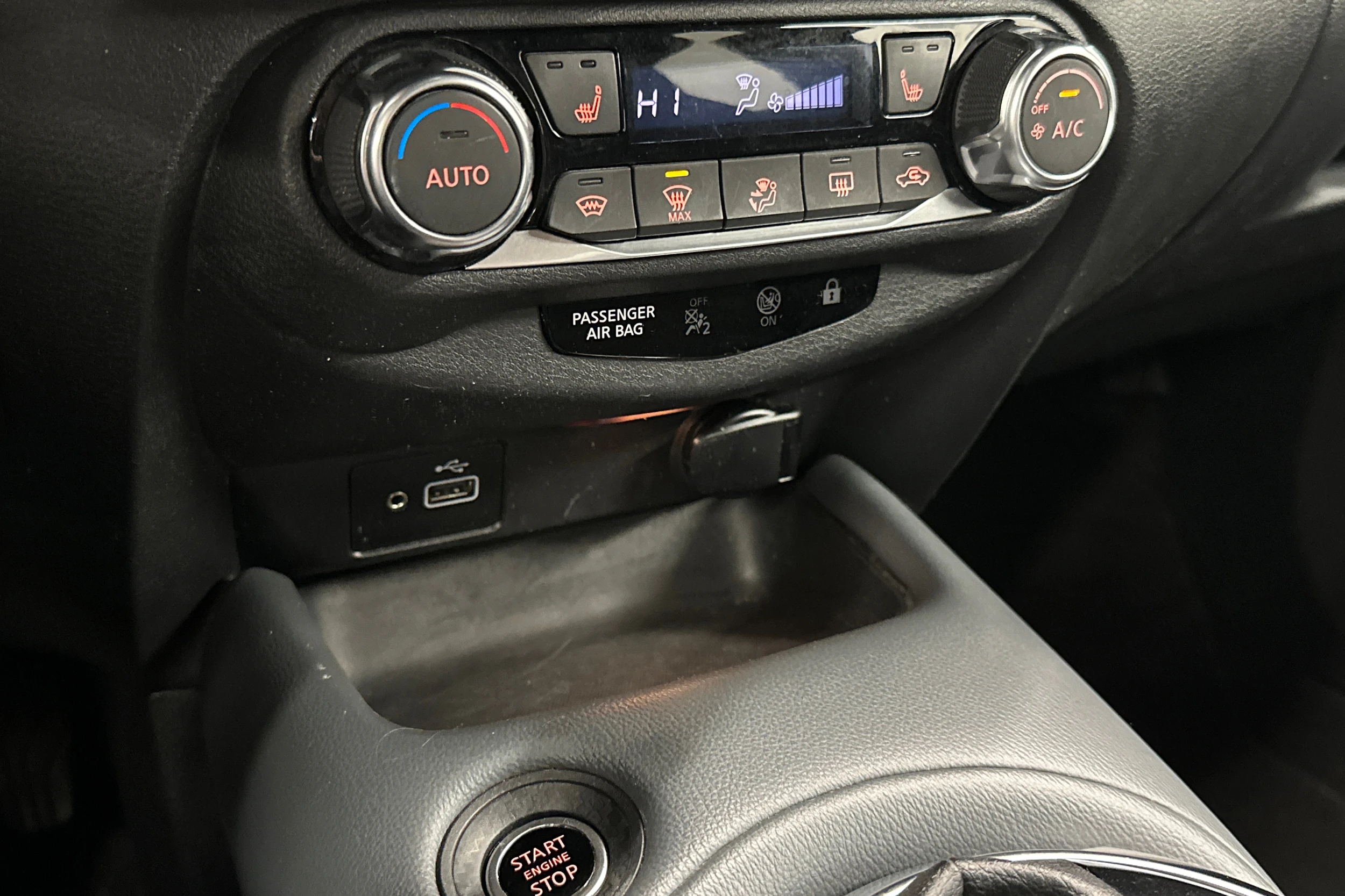 punainen Nissan Juke 2020 kuva 18.