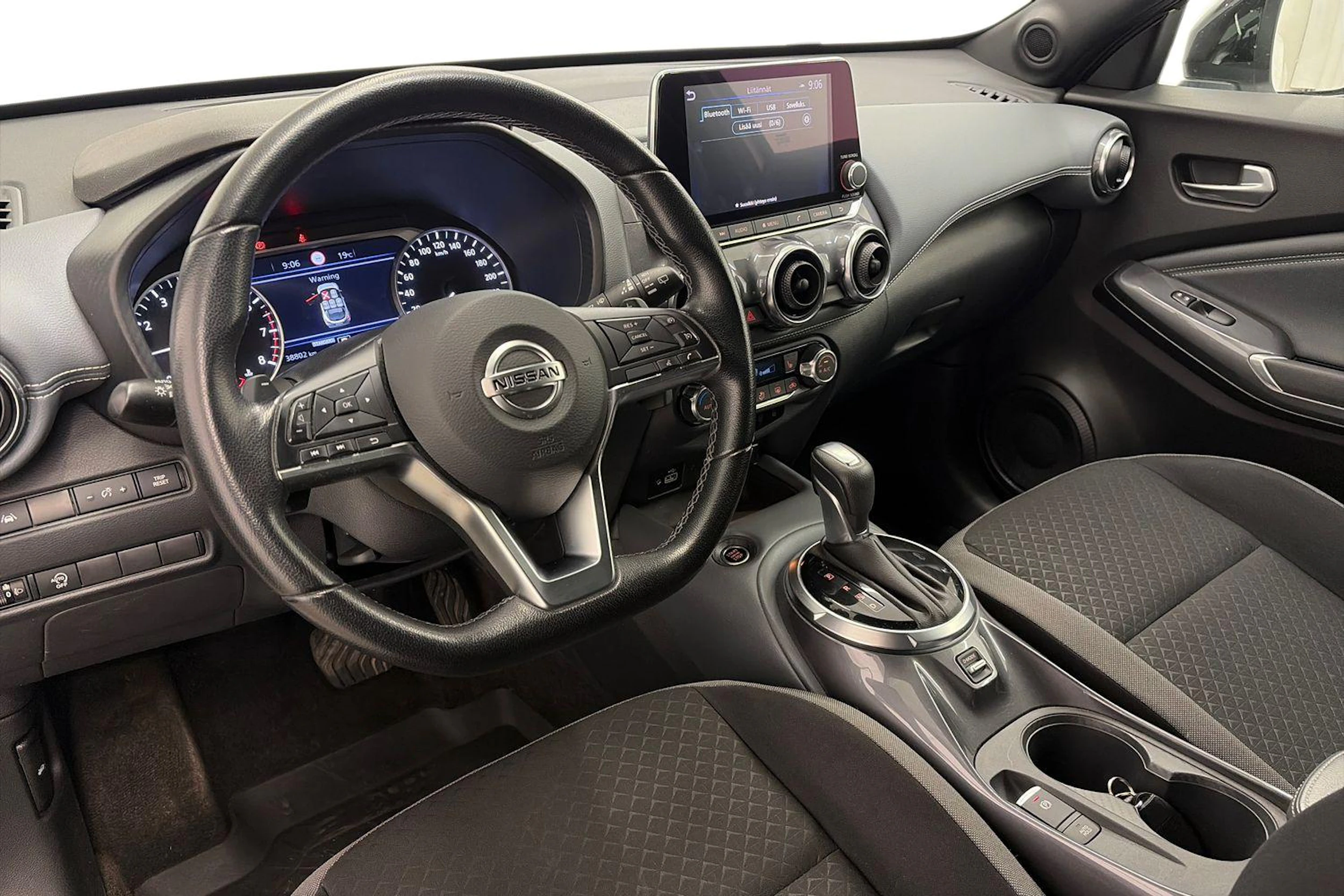 valkoinen Nissan Juke 2021 kuva 6.
