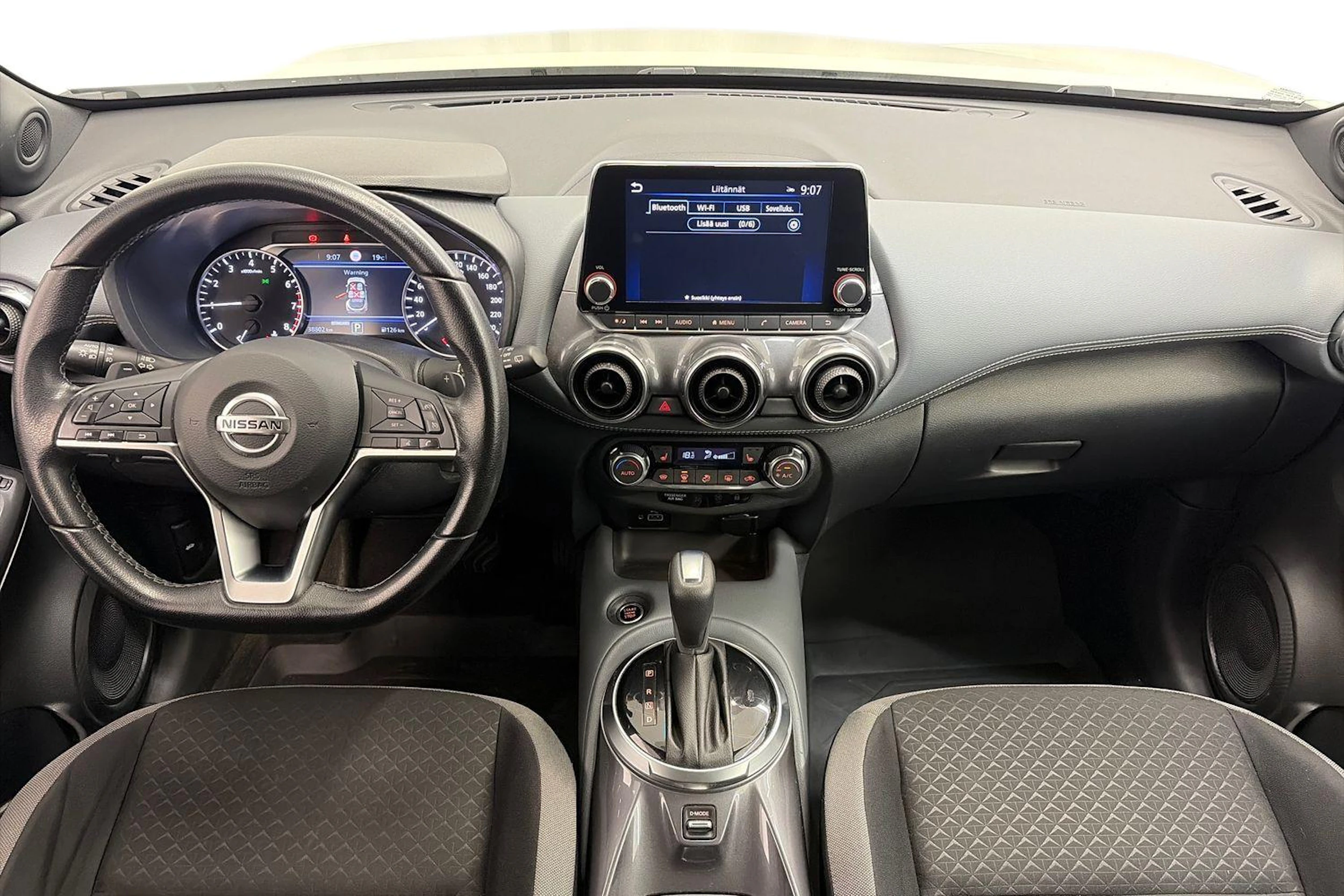valkoinen Nissan Juke 2021 kuva 7.