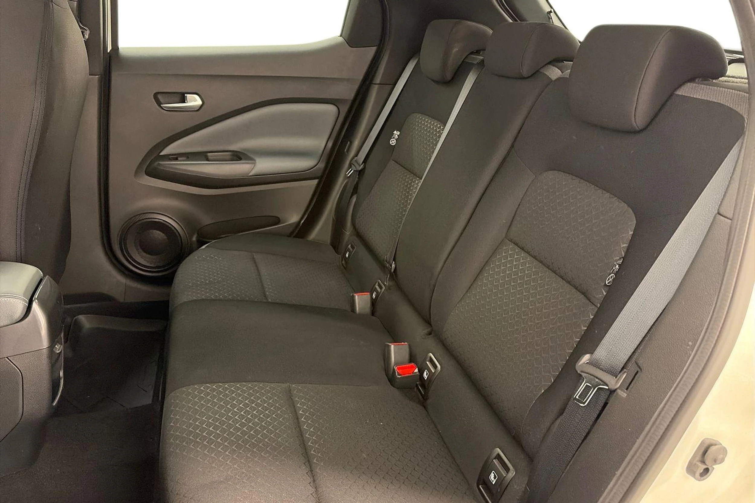 valkoinen Nissan Juke 2021 kuva 8.