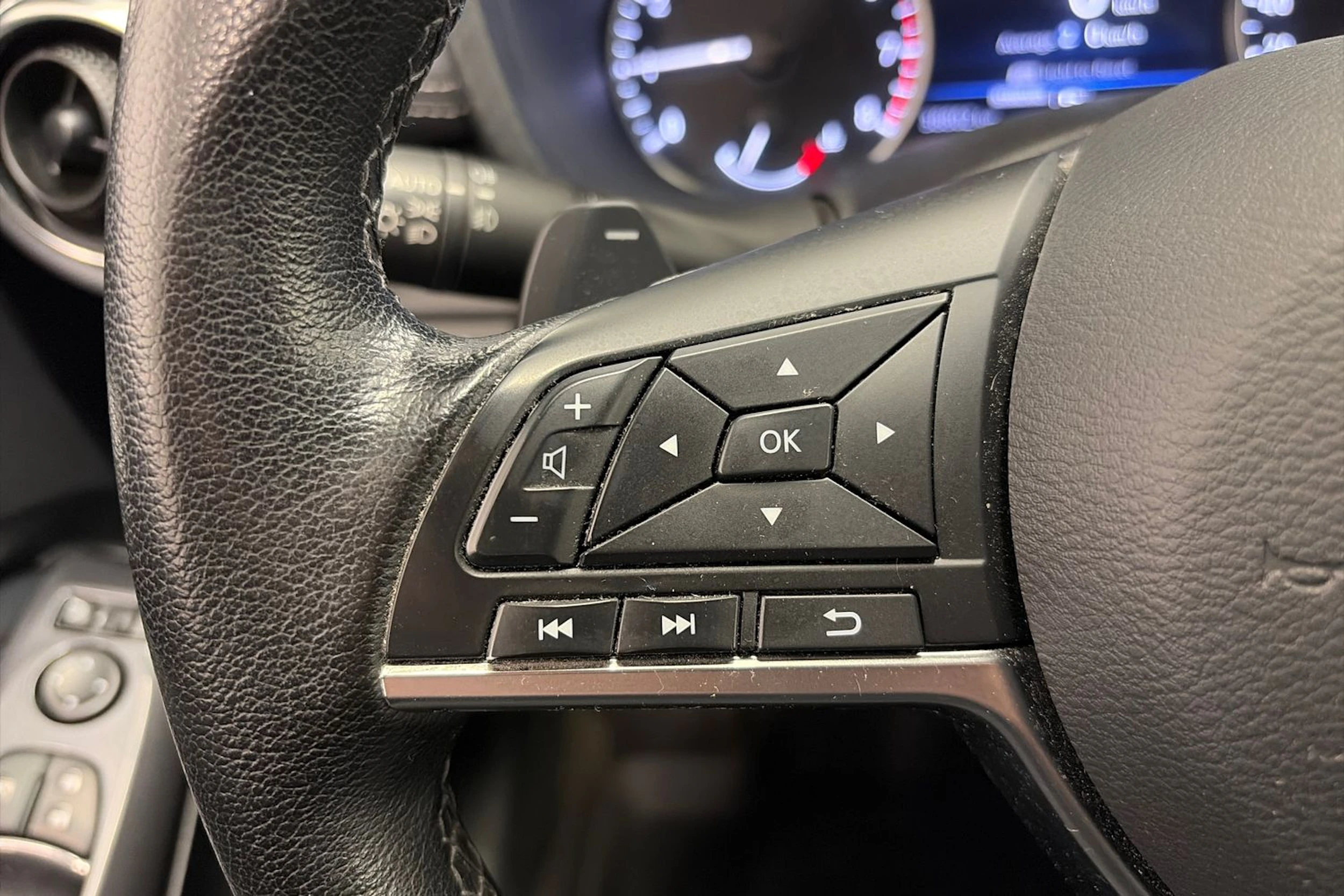 valkoinen Nissan Juke 2021 kuva 14.