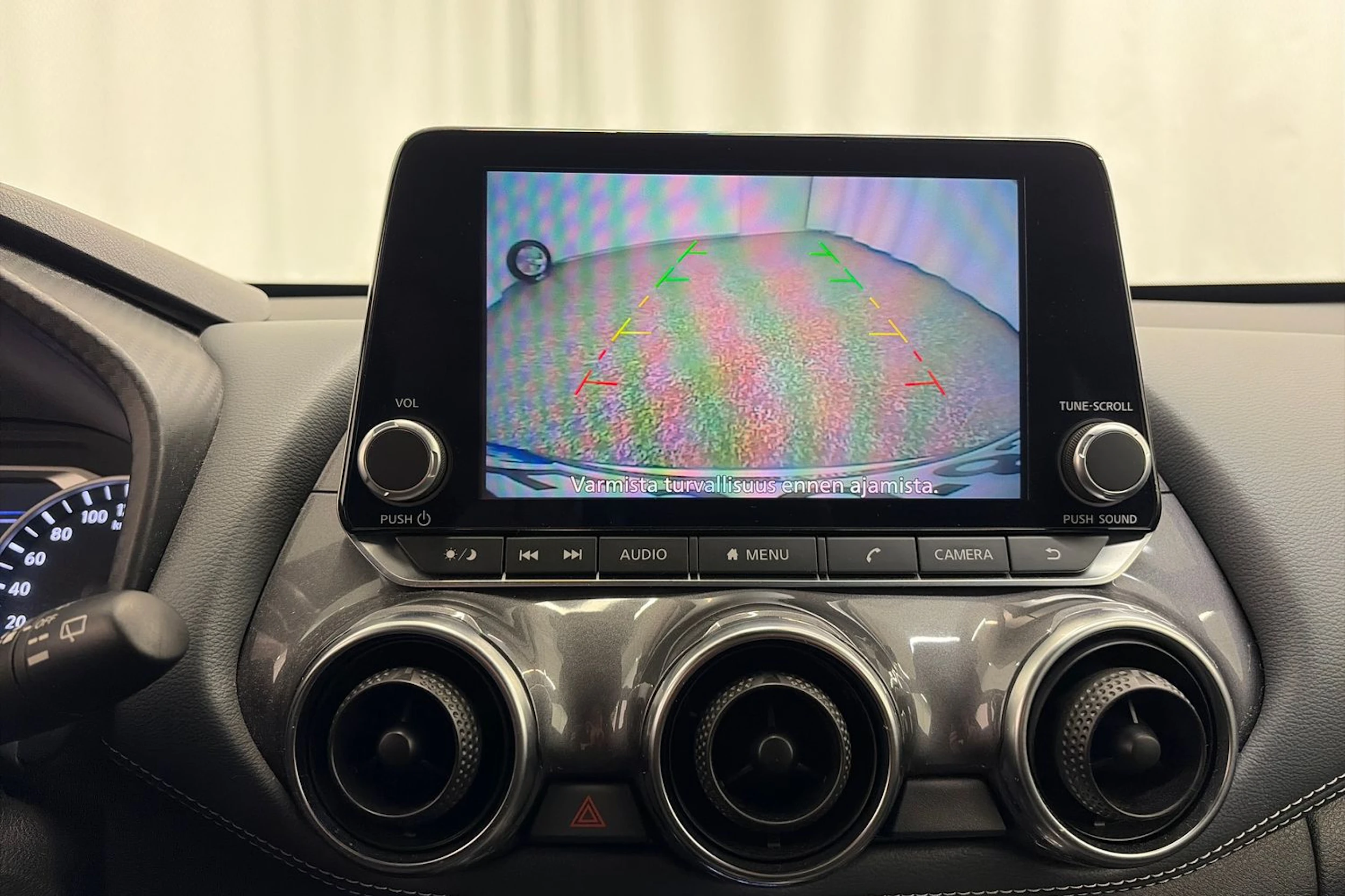 valkoinen Nissan Juke 2021 kuva 16.