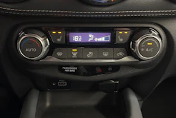 valkoinen Nissan Juke 2021 kuva 19.