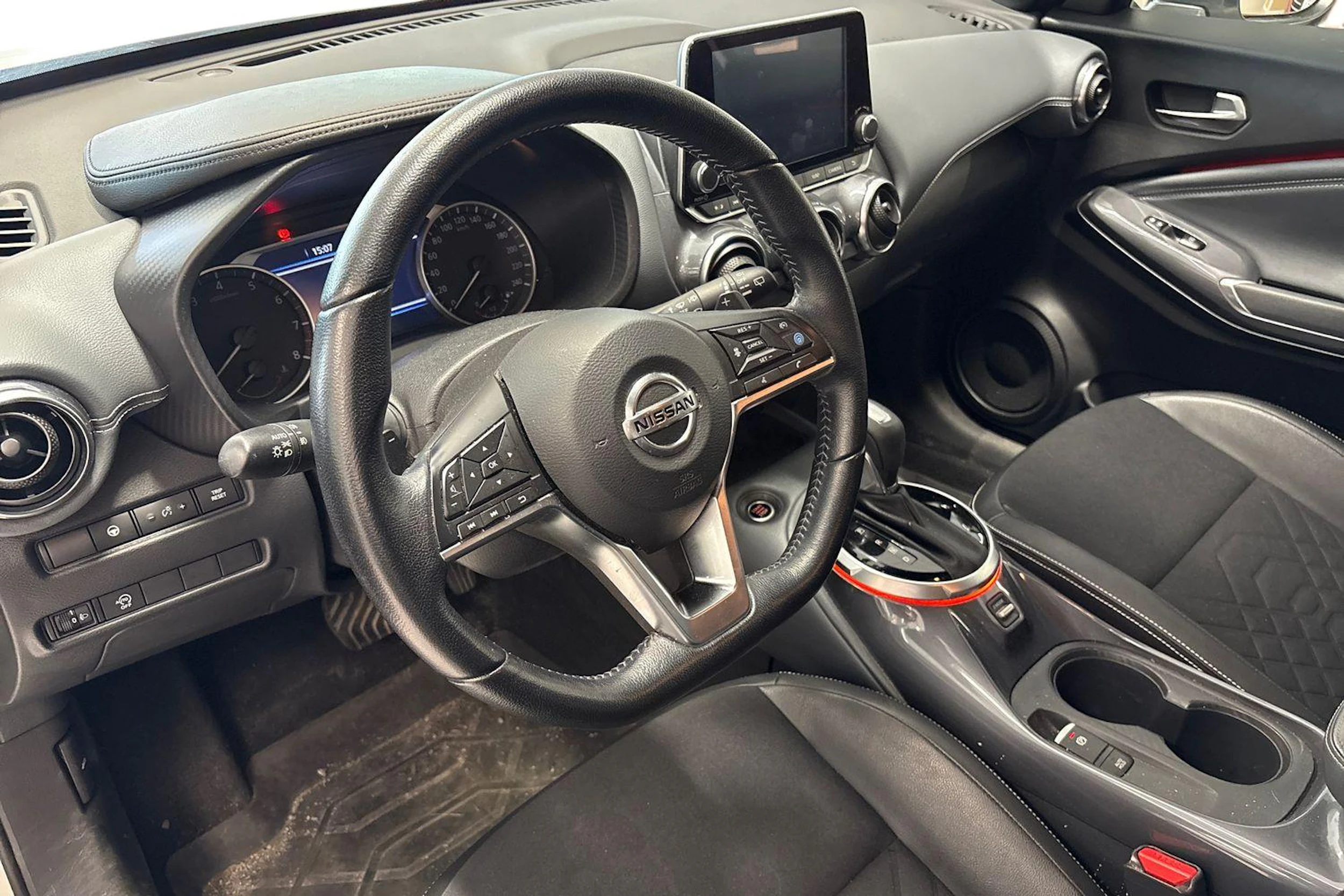 Valkoinen Nissan Juke 2021 kuva 3.